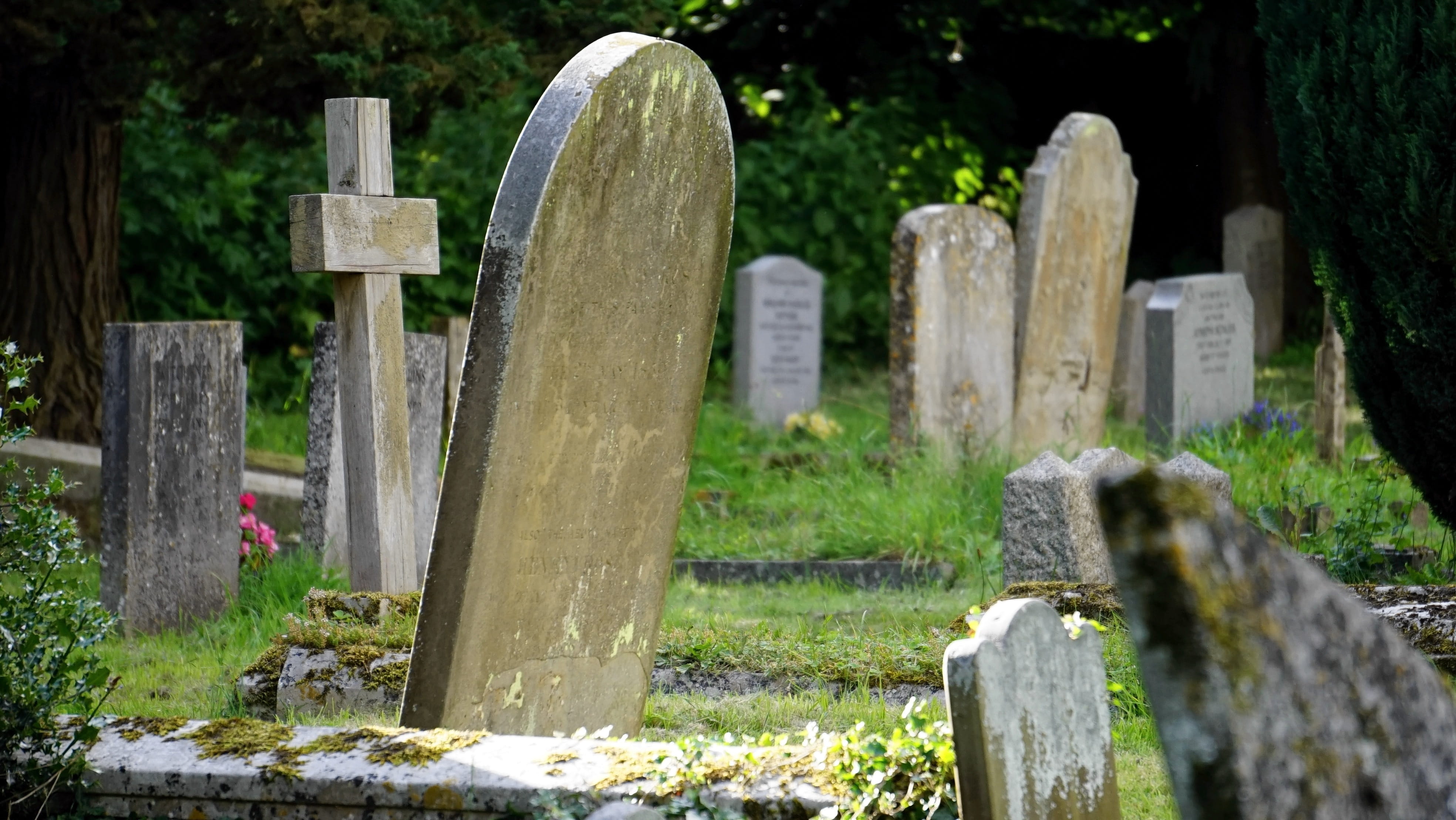 grave, rural, ruin, peaceful, no people, memorial, Cemetery, history, christianity, emotion, Religion, building, grass, tomb, stone material, gray, heritage, HD Wallpaper