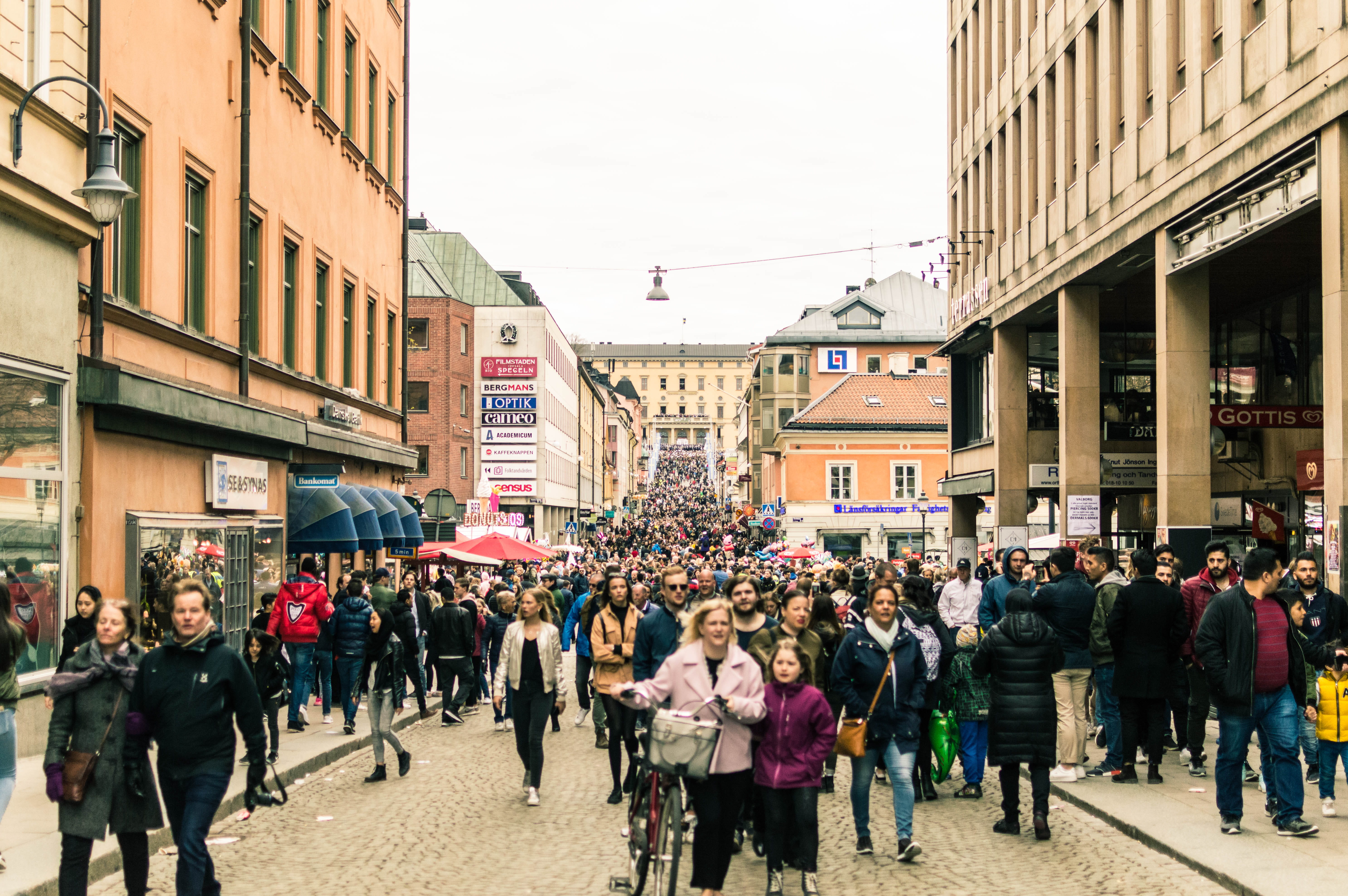 walpurgis, street, building exterior, spring, city, men, colourful, uppsala, large group of people, nature, walking, redviva, built structure, city life, HD Wallpaper