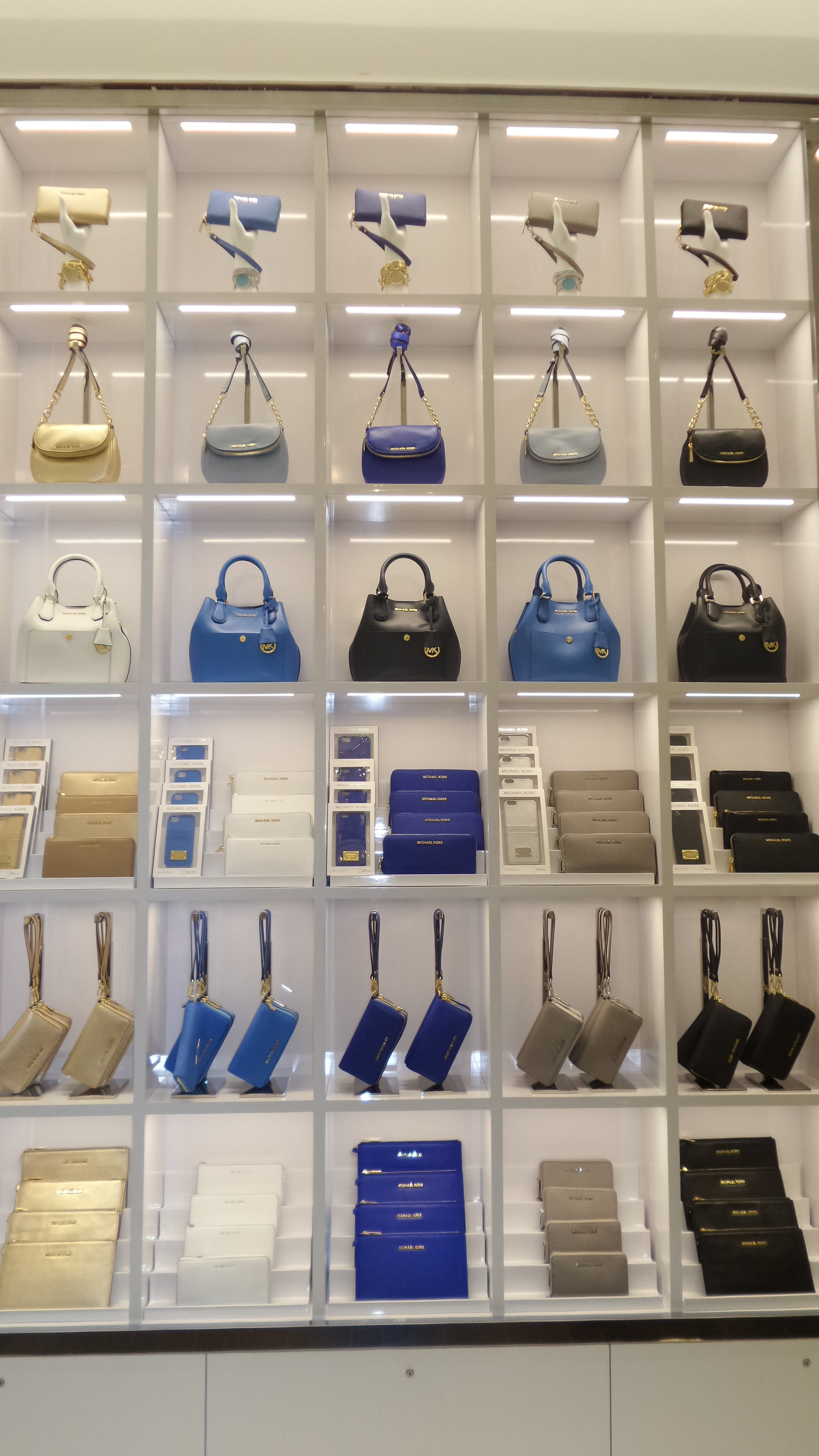 sale, consumerism, design, variation, retail, side by side, retail display, lifestyle, order, indoors, shelf, in a row, shop, bags, colors, collection, Phone HD Wallpaper