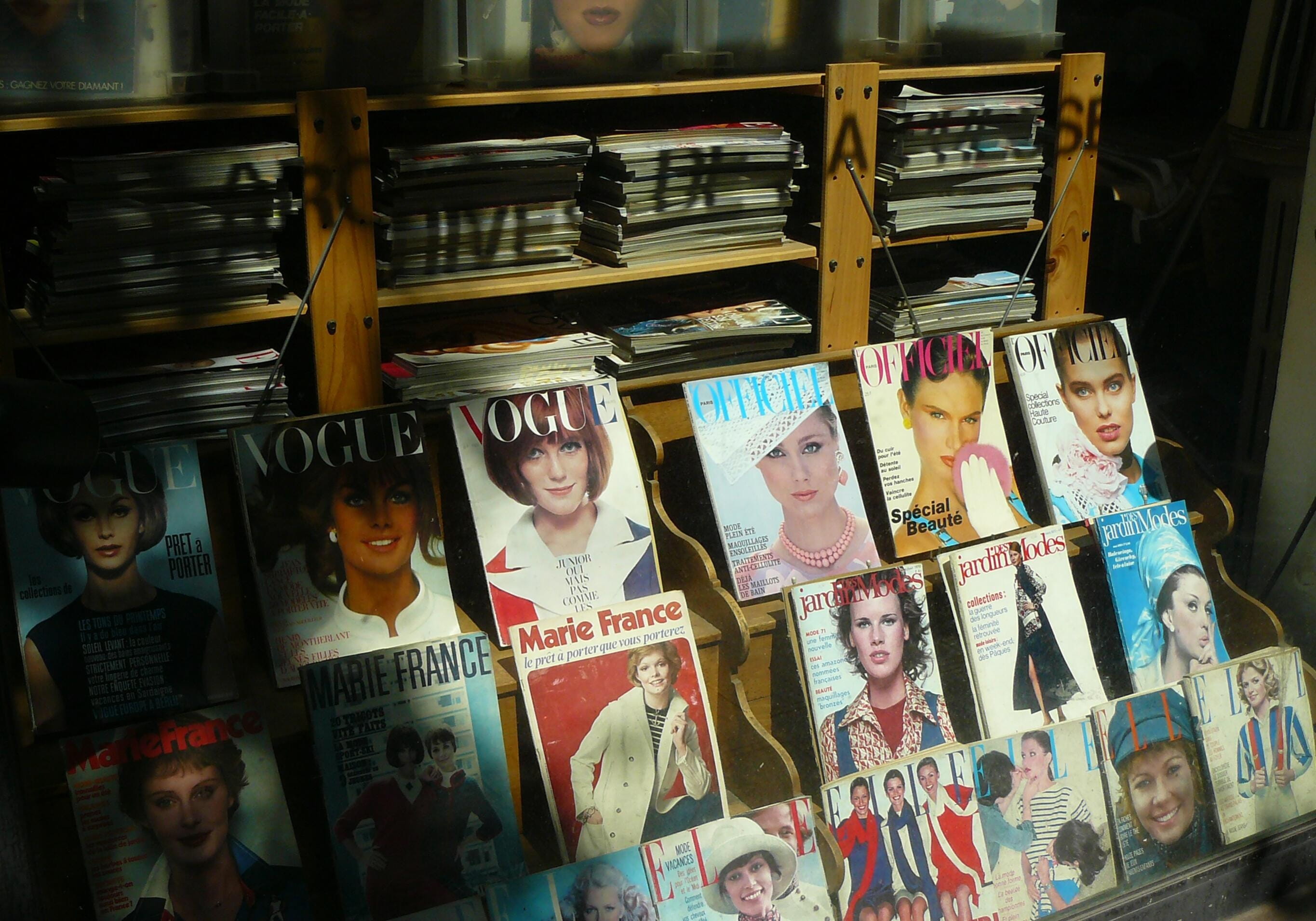 shelf, portrait, journalism, magazines, variation, antiquarian, consumerism, magazine, order, multi colored, woman, paris, press, representation, antiquariat, HD Wallpaper