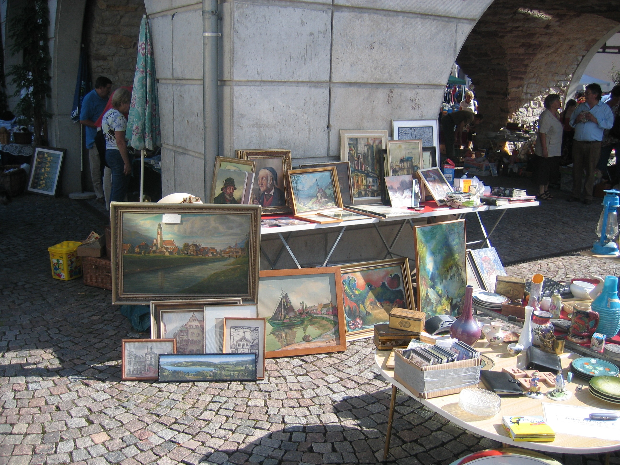 group of people, picture frame, large group of objects, men, choice, old, day, abundance, messy, antiquariat, images, market, flea market, small business, HD Wallpaper