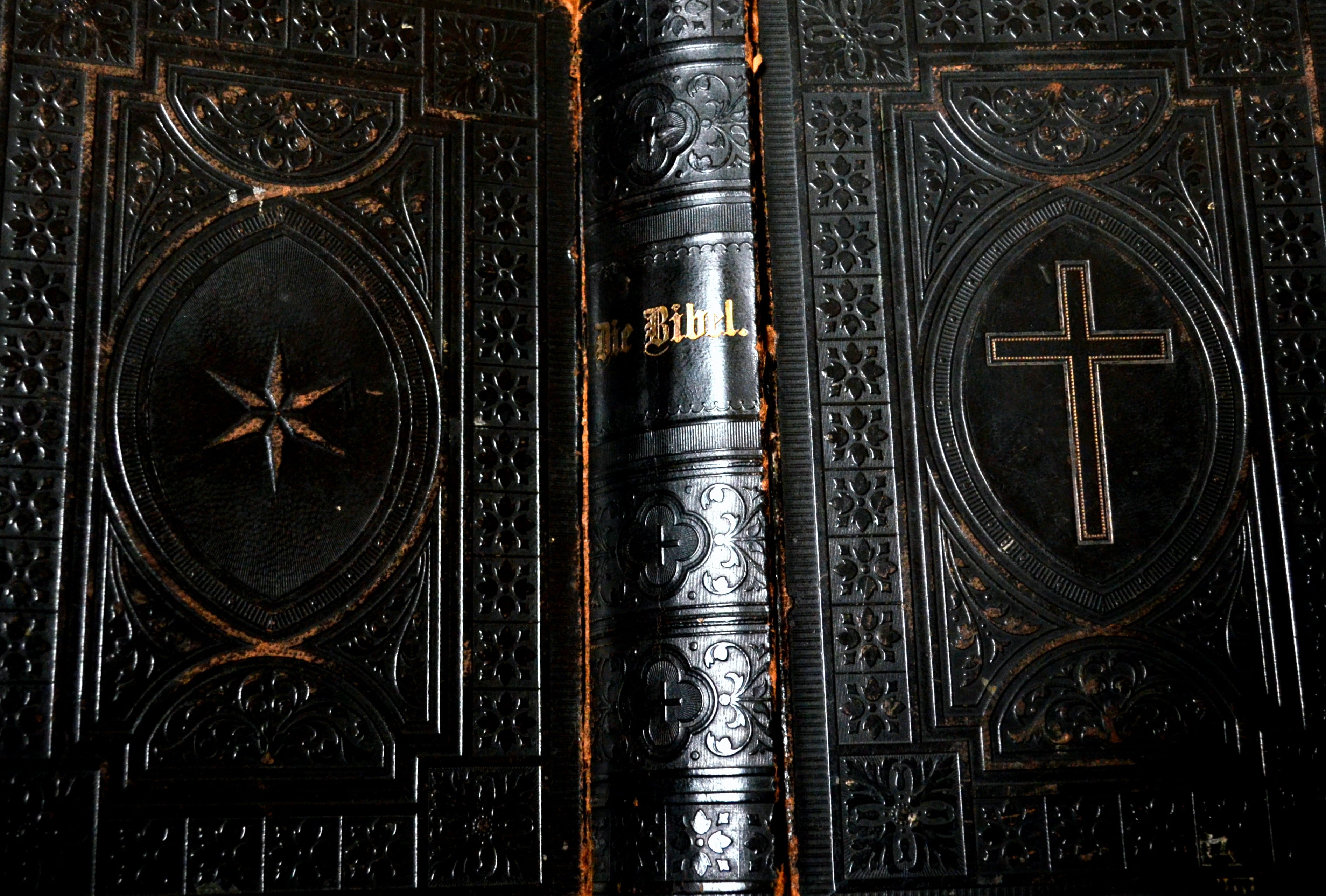antiquariat, built structure, building, ornate, cross, spirituality, religion, place of worship, history, close-up, architecture, book, bible, belief, indoors, HD Wallpaper