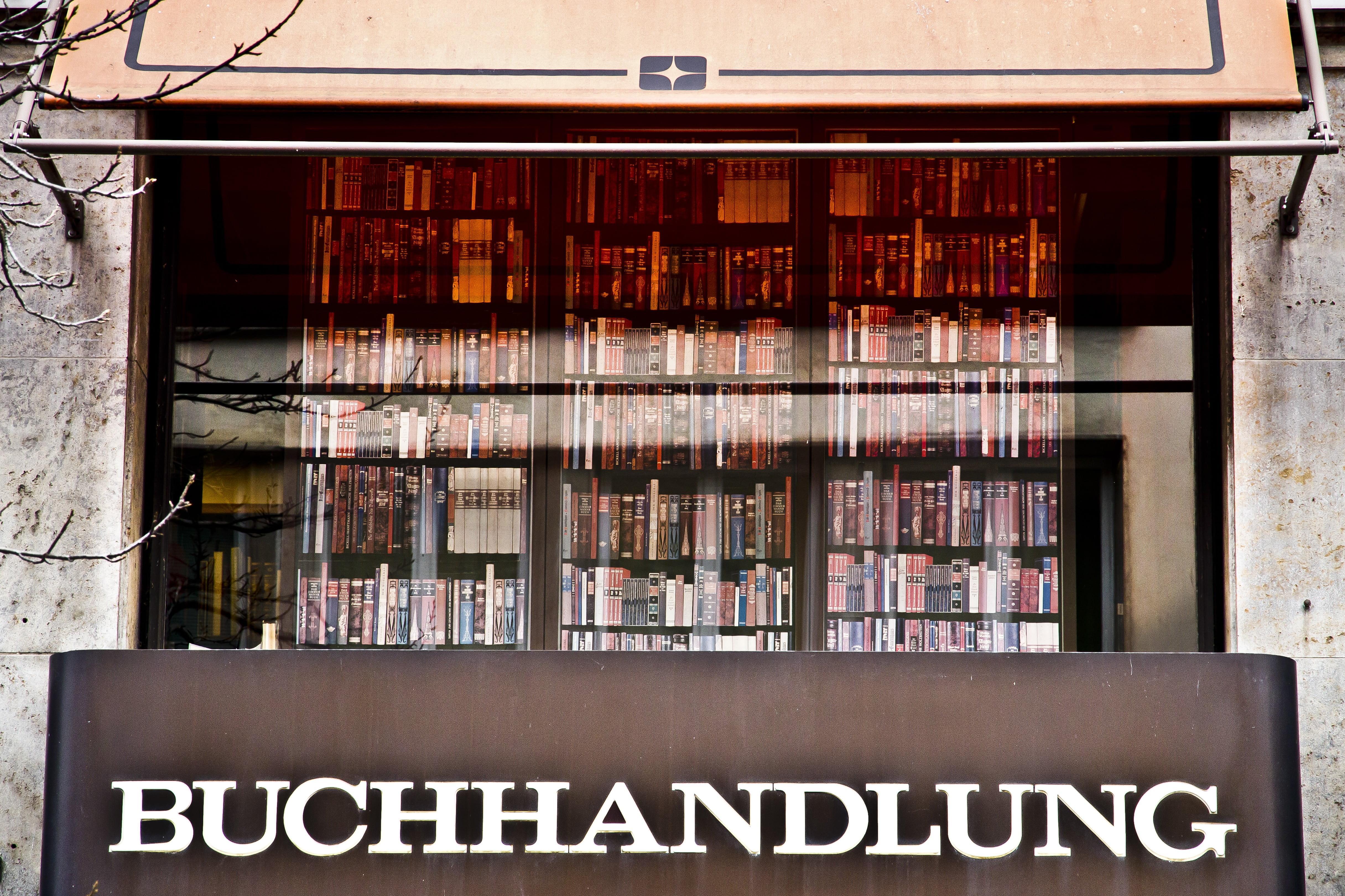 transparent, building, communication, 4K, glass - material, window, text, retail, read, publication, information, architecture, bookstore, title, script, HD Wallpaper