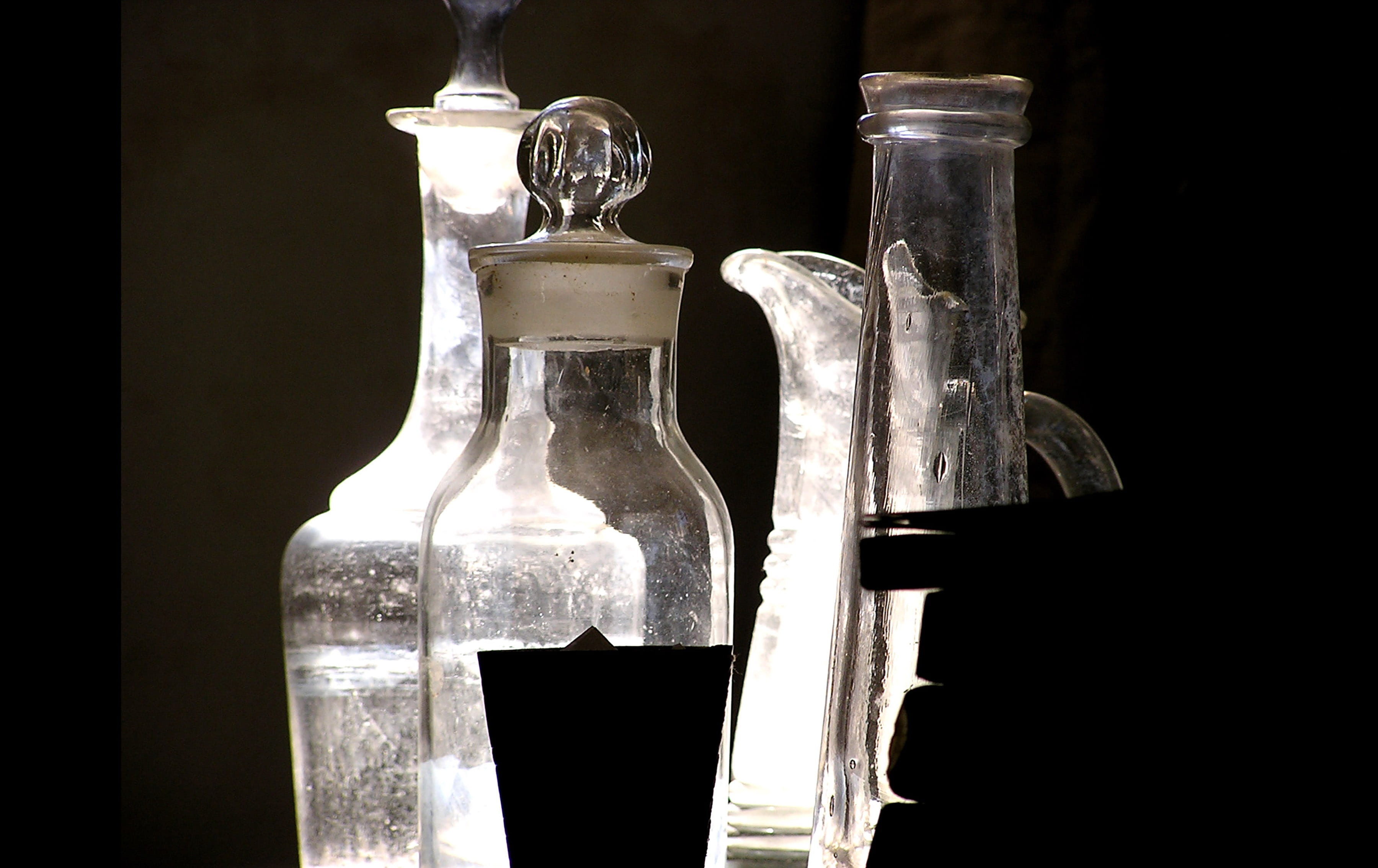 glasses, indoors, expense, reflexes, wood - material, food and drink, still life, household equipment, flacons, glass - Material, container, wine bottle, HD Wallpaper