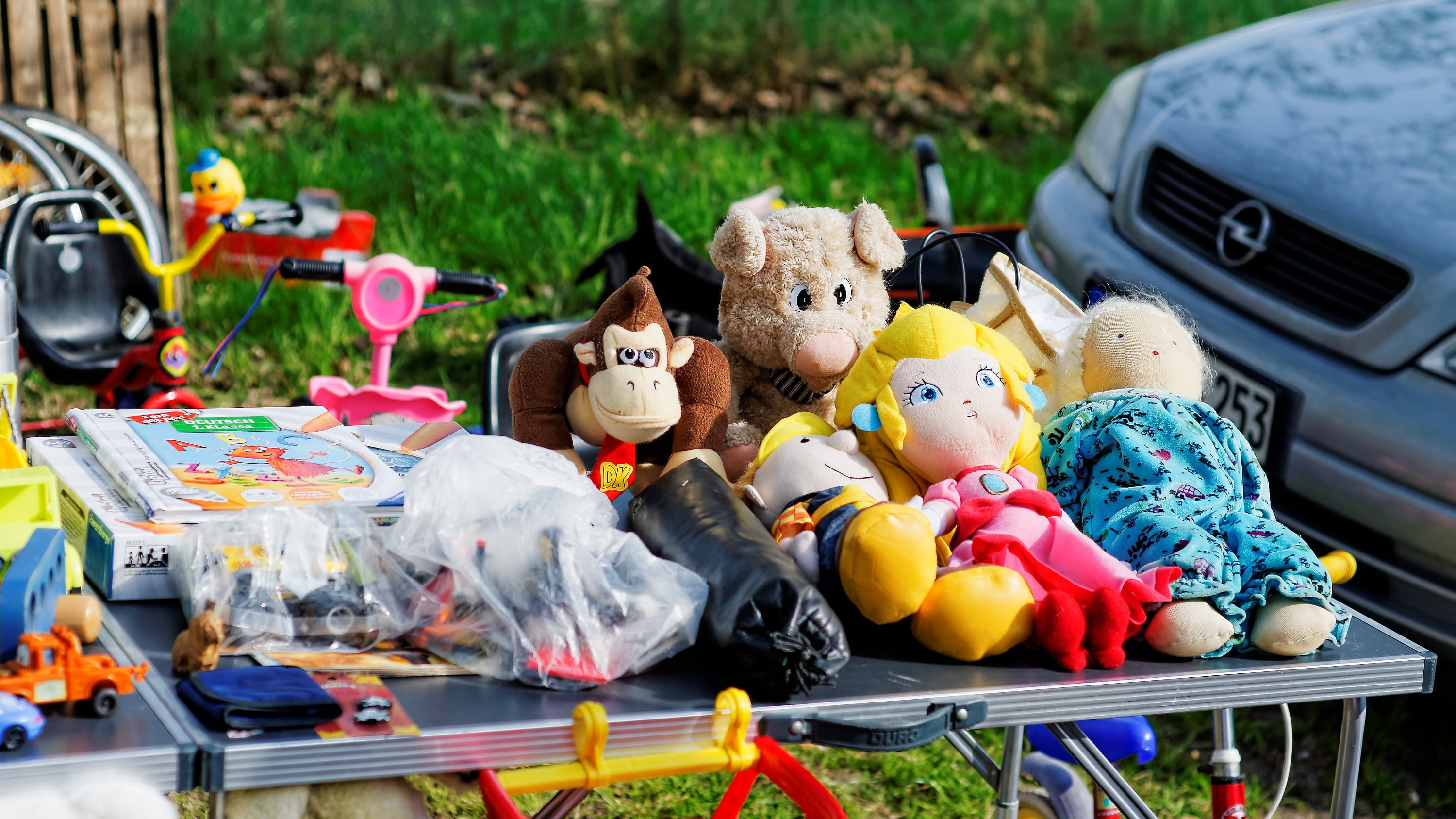 toy, large group of objects, representation, choice, day, antiquariat, box, clutter, outdoors, multi colored, search, car, creativity, variation, mode of transportation, HD Wallpaper
