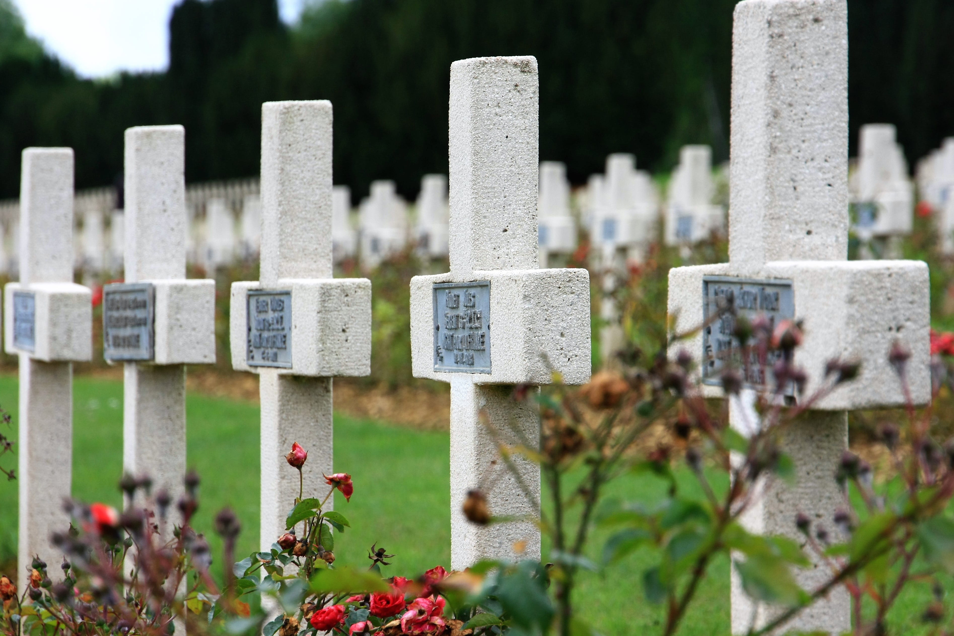 tombstone, war graves, death, verdun, memorial, religion, military cemetery, outdoors, world war i, sadness, close-up, day, 2K, belief, stone, no people, HD Wallpaper