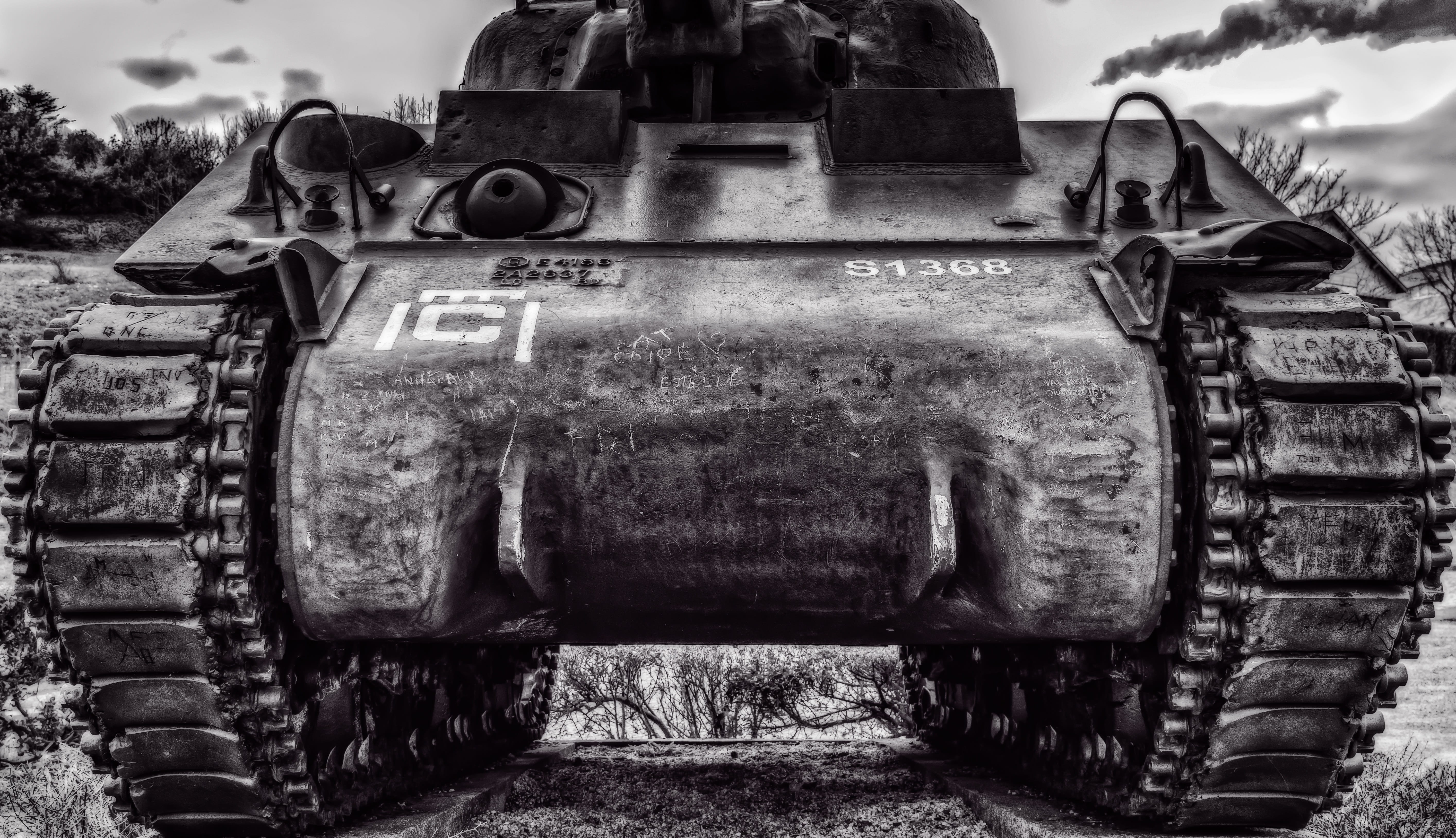 shoot, france, damaged, defense, violent, transportation, threat, d day, focus on foreground, fear, outdoors, military, world war, tank, the past, tree, HD Wallpaper