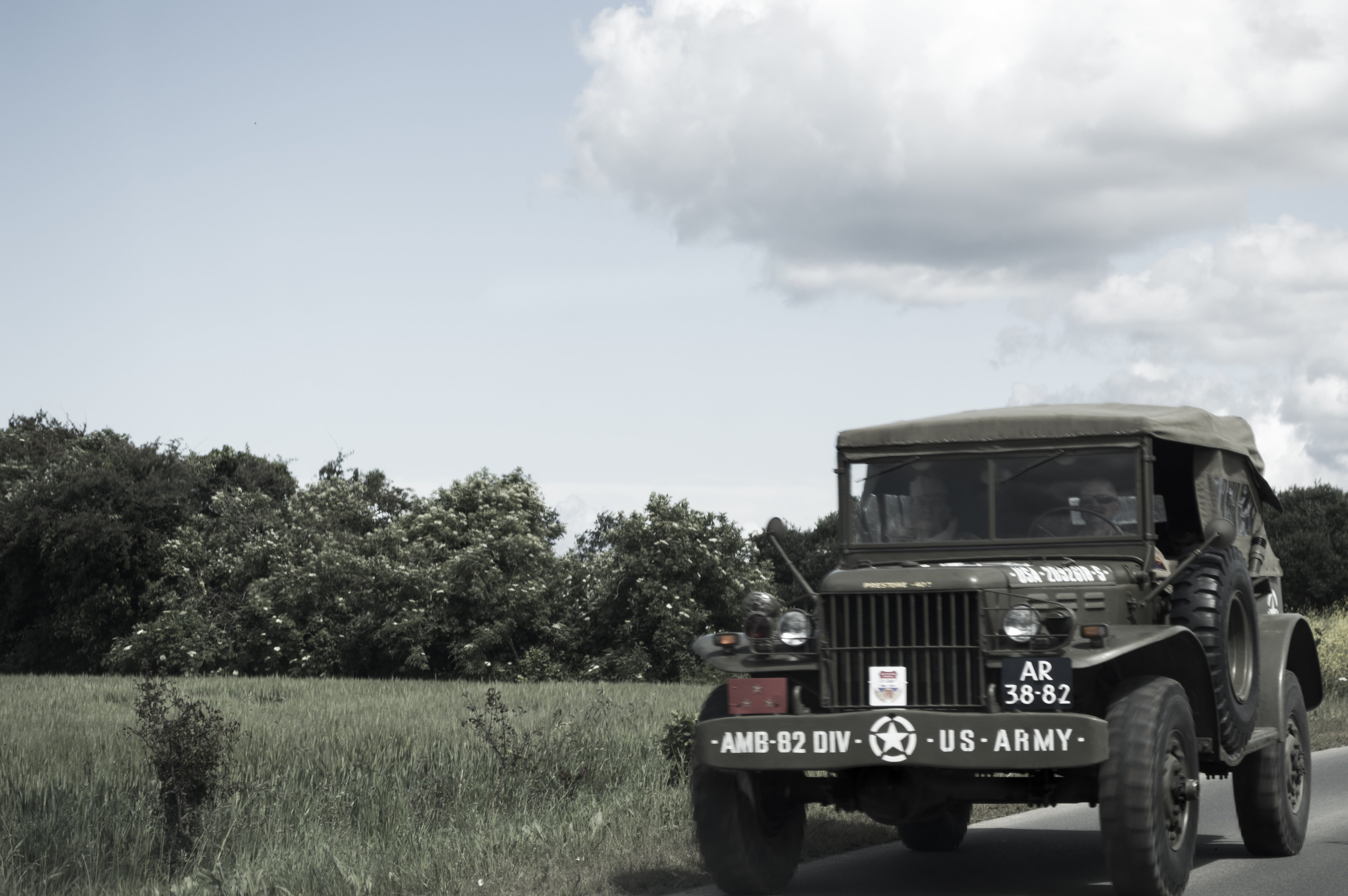 real people, agricultural machinery, sky, d day, second world war, normandy, 5K, land vehicle, jeep, grass, cloud - sky, american, truck, mode of transportation, HD Wallpaper
