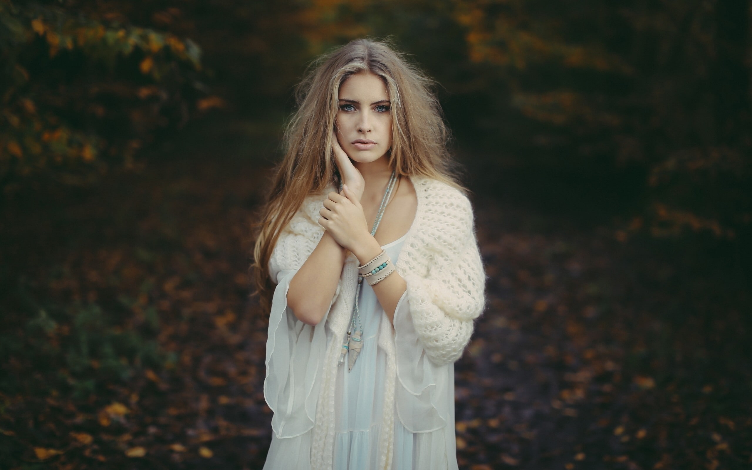 hairstyle, young women, real people, long hair, autumn, change, portrait, lifestyles, contemplation, young adult, Camille Rochette, land, women outdoors, HD Wallpaper