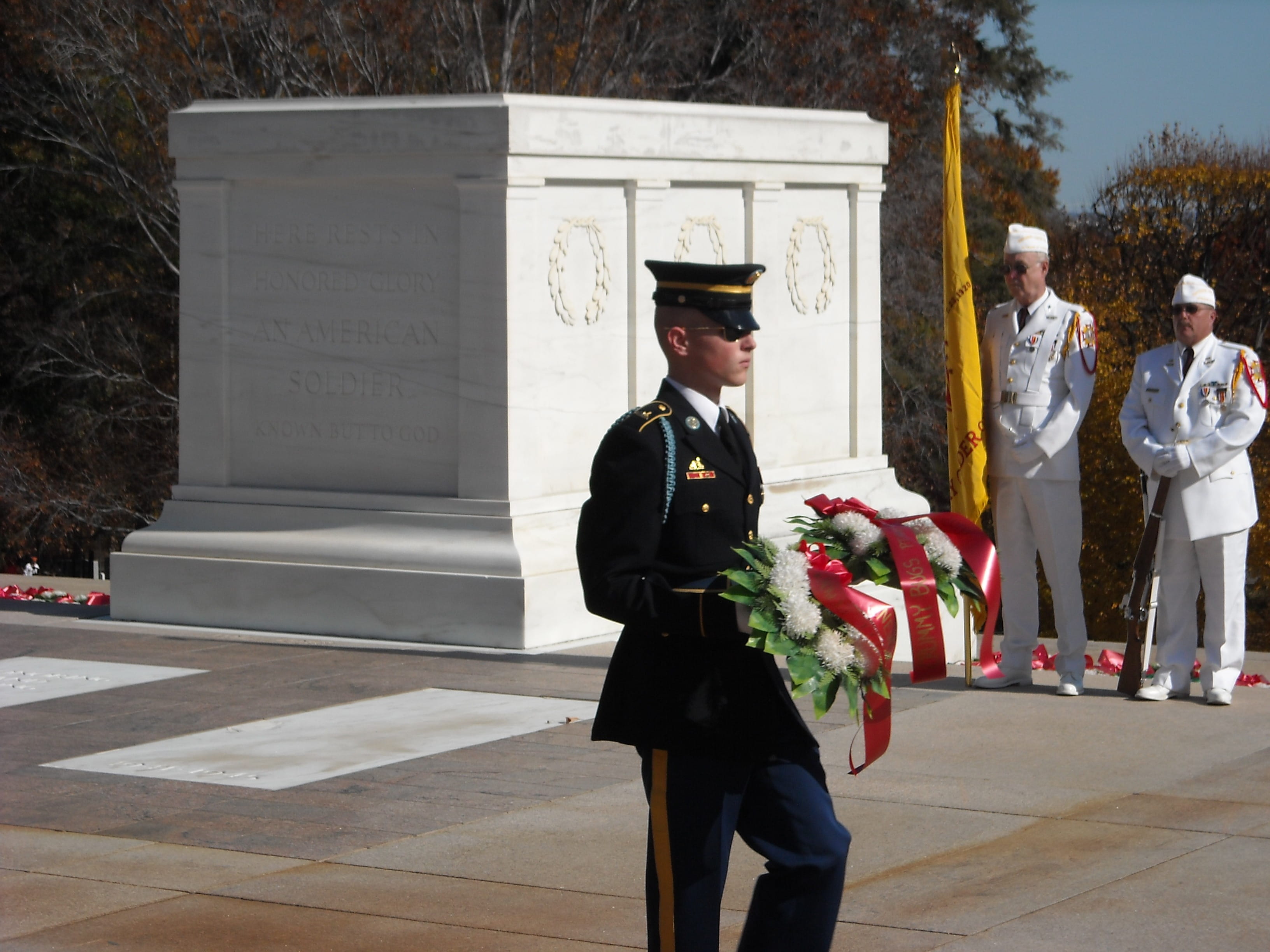 washington dc, real people, monument, Arlington National Cemetery, 2K, men, outdoors, standing, full length, flower, day, Guard, uniform, lifestyles, wreath, HD Wallpaper
