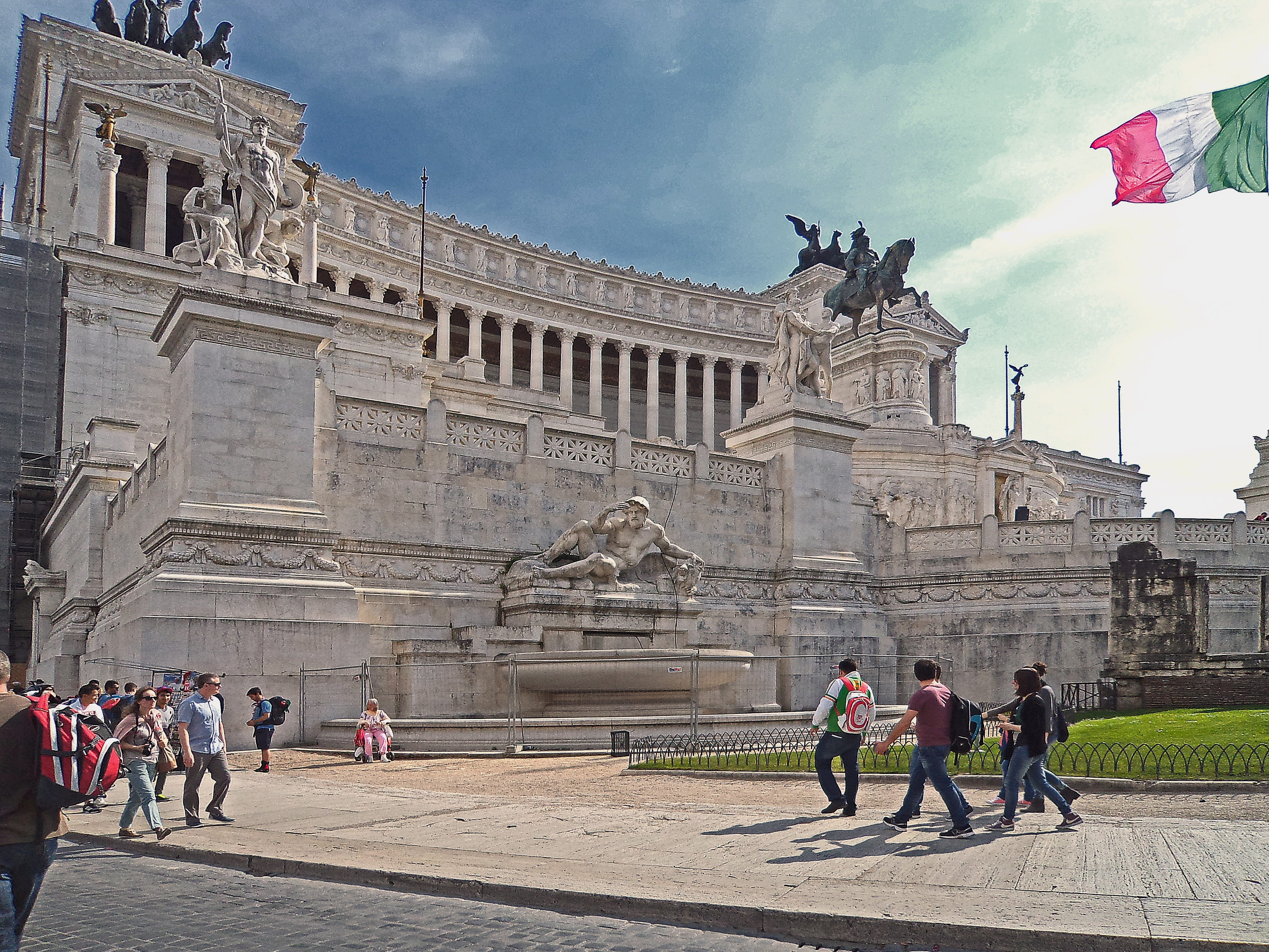 built structure, sculptures, crowd, women, the past, columns, monument, a large statue of, outdoors, art and craft, unknown soldier, sky, architecture, HD Wallpaper