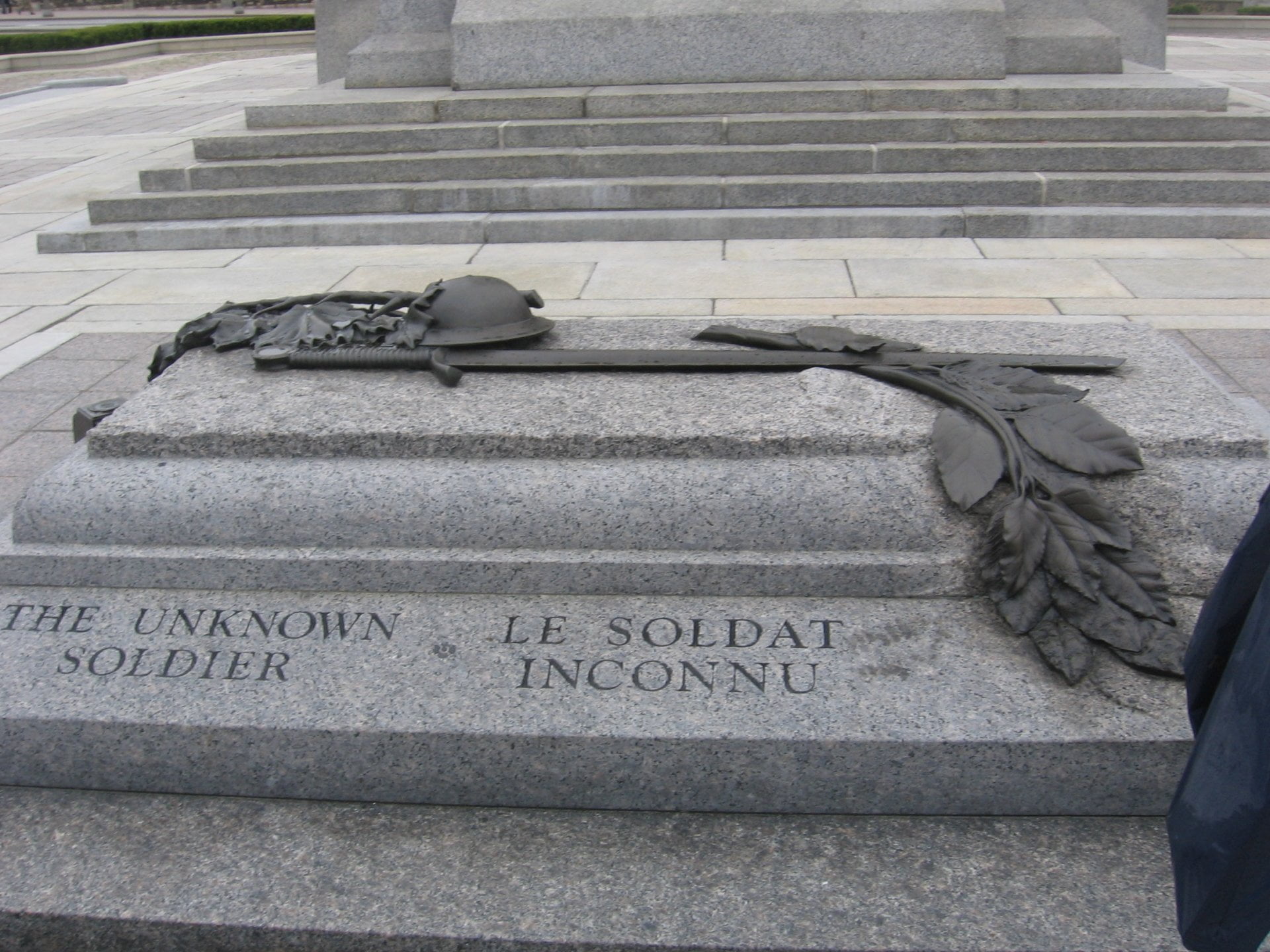 day, grave, memorial, staircase, western script, the past, outdoors, tombstone, religion, history, unknown, cemetery, high angle view, stone material, Military, HD Wallpaper