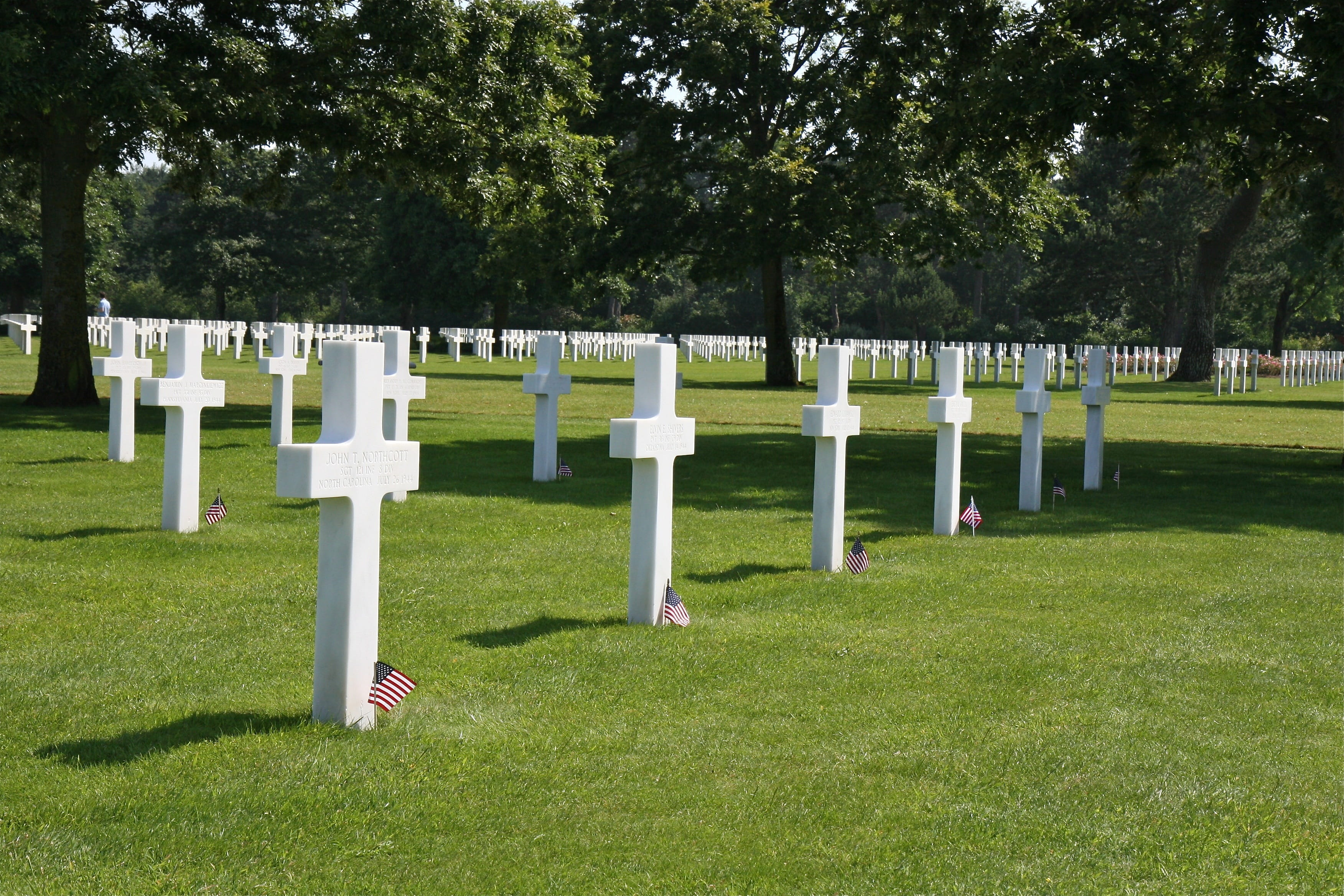 cemetery, veteran, white color, military, war, grave, uS Memorial Day, uSA, uS Military, outdoors, field, tranquility, green color, 2K, place of Burial, HD Wallpaper