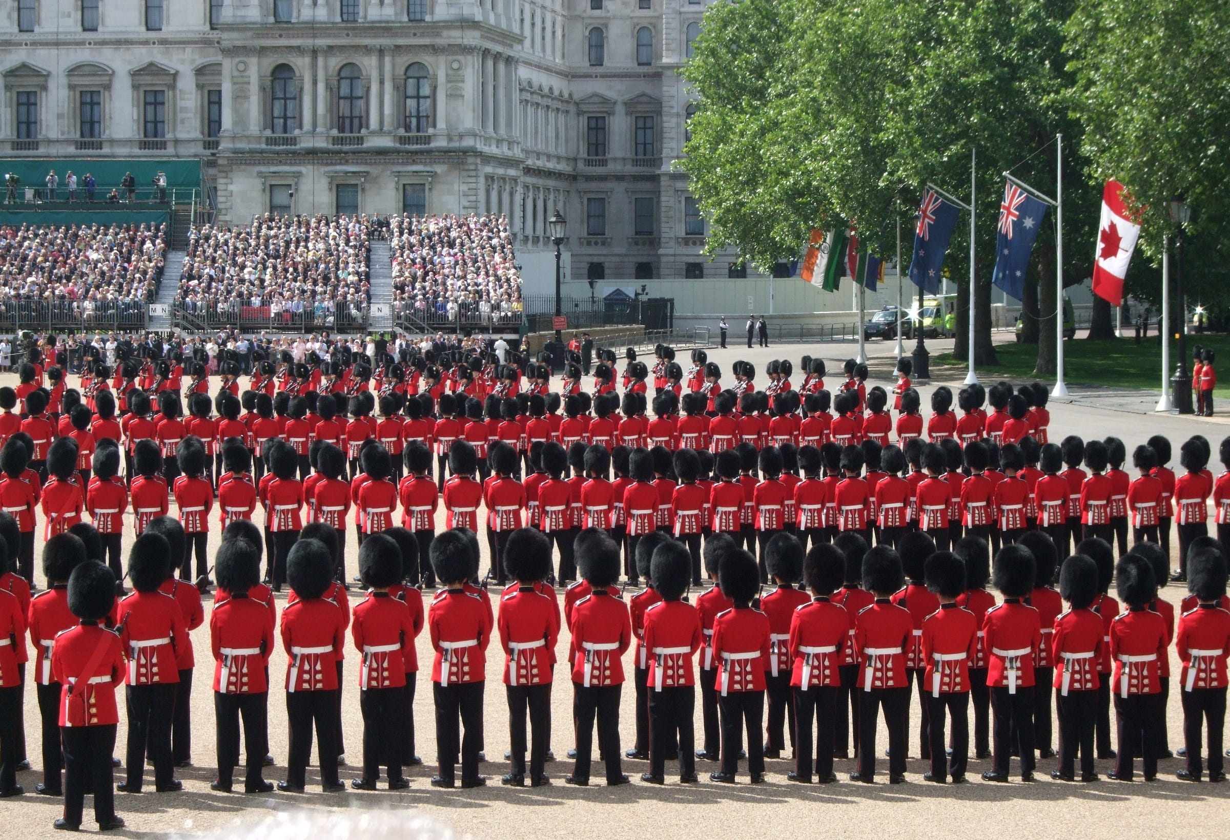 clothing, birthday, crowd, foot guards, trooping the colour, built structure, outdoors, whitehall, soldiers, large group of people, city, government, celebration, HD Wallpaper