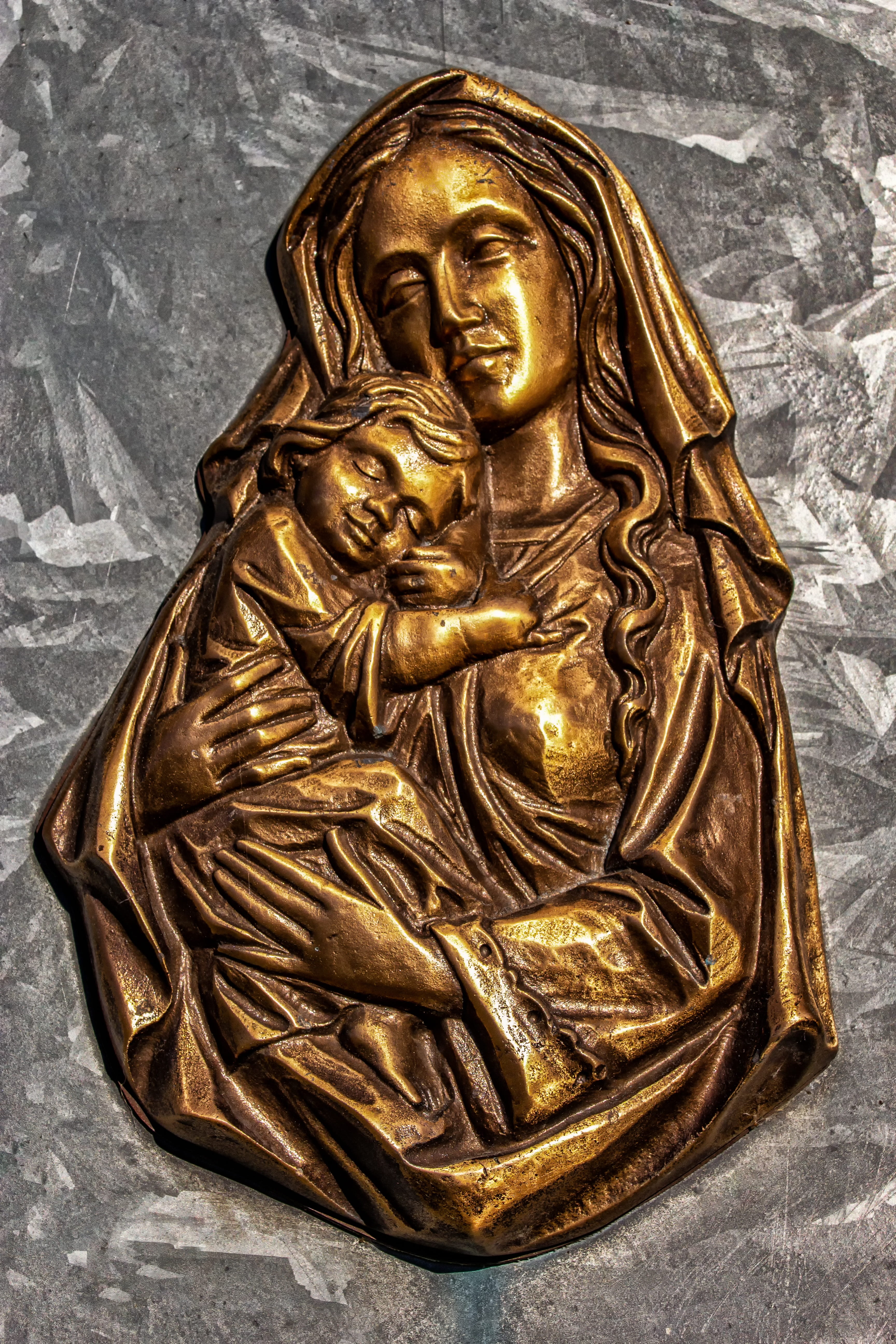 male likeness, madonna, zinc, holy maria, bronze, sculpture, christianity, grey, belief, andernach, pray, spirituality, virgin mary, golden, religion, maria, Phone HD Wallpaper