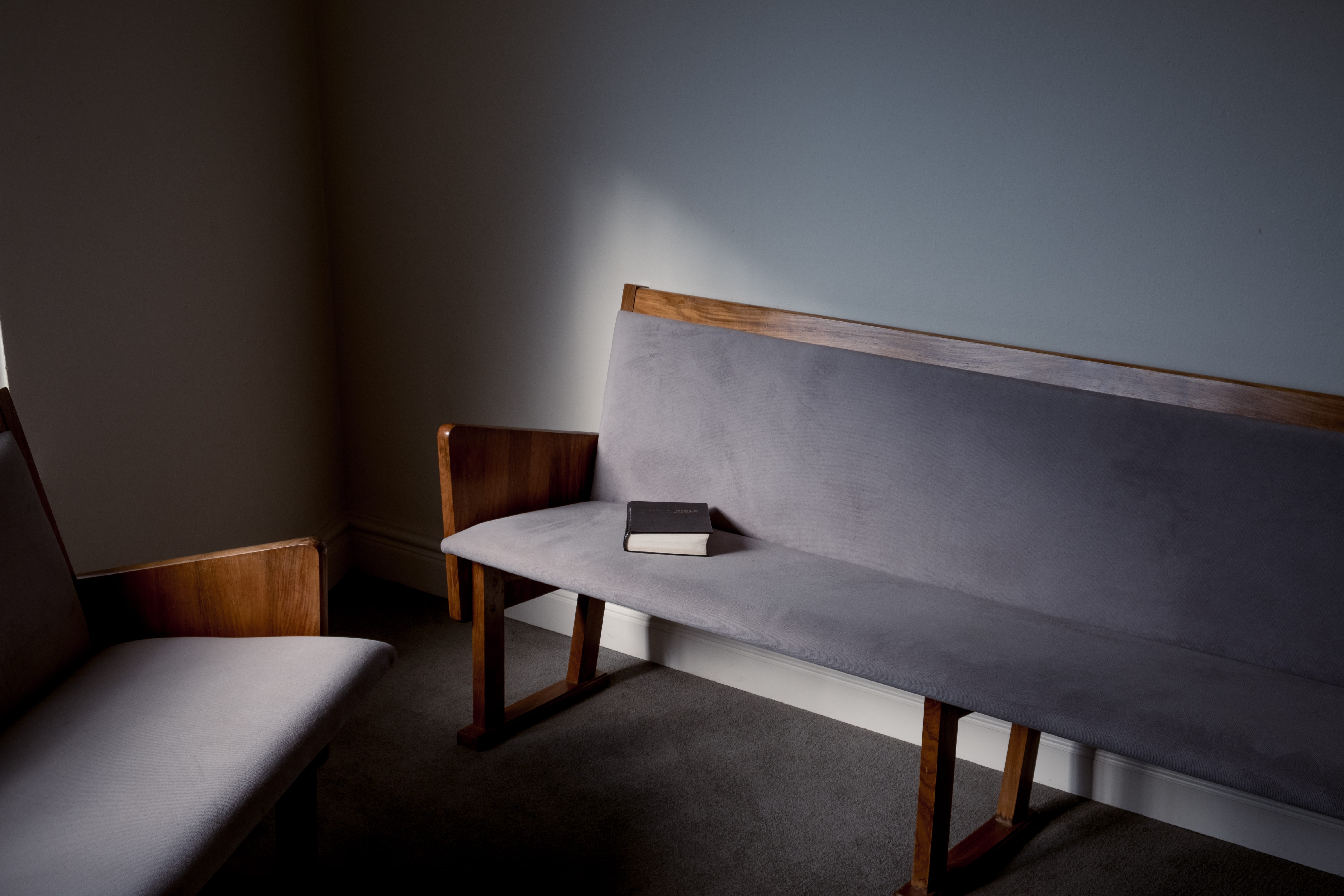 christianity, seat, chair, sitting, domestic Room, faith, brown, living Room, modern, church, backgrounds, decor, empty, interior, dark, indoors, elegance, HD Wallpaper