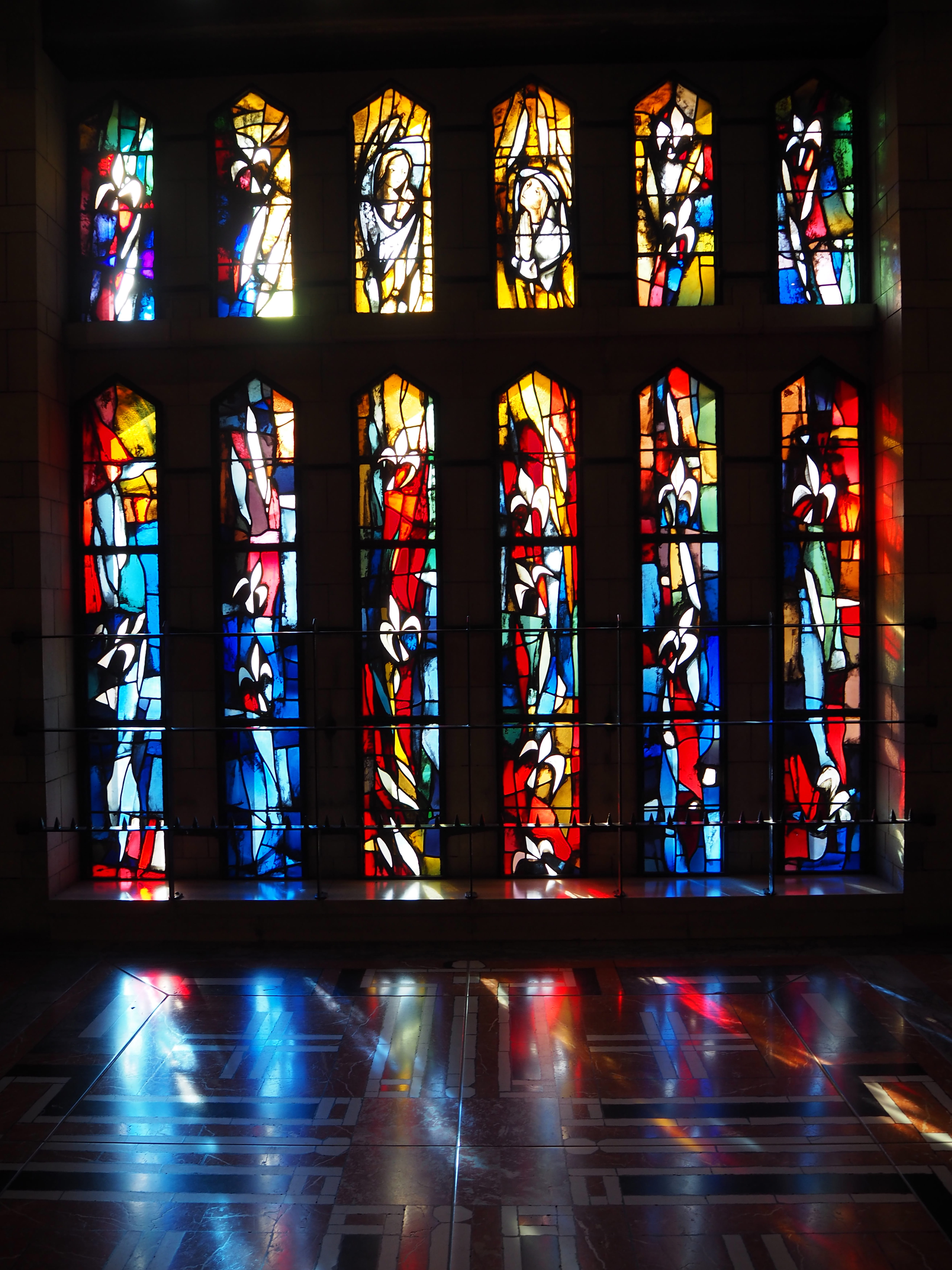 glass - material, altar, building, art gallery, multi colored, window, floor, religion, room, arched, nightlife, flooring, vault ceiling, dome, creativity, Phone HD Wallpaper