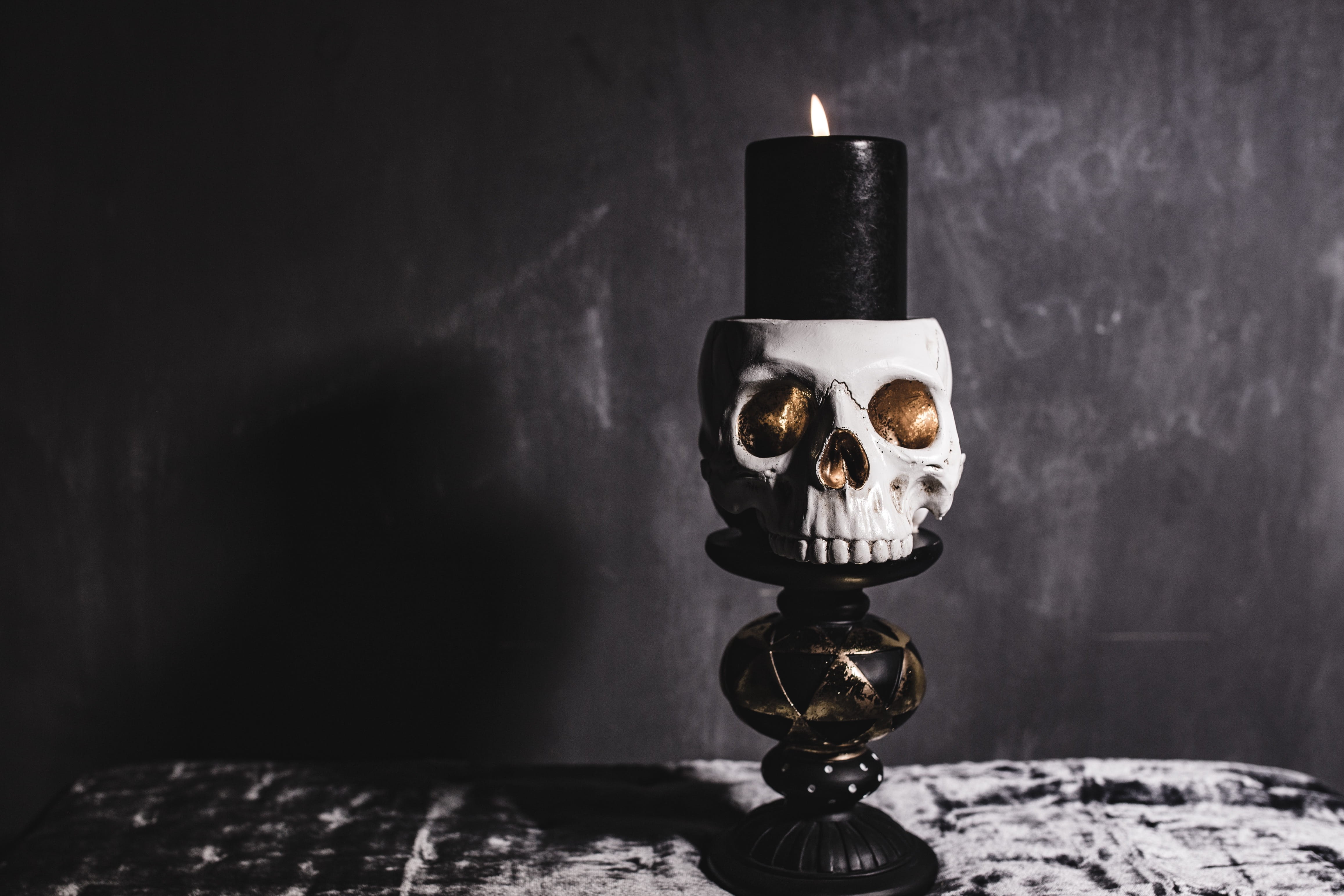 decorations, 4K, technology, black background, wall - building feature, flame, candle, skull, table, fall, fire - natural phenomenon, autumn, spooky, candlestick holder, HD Wallpaper