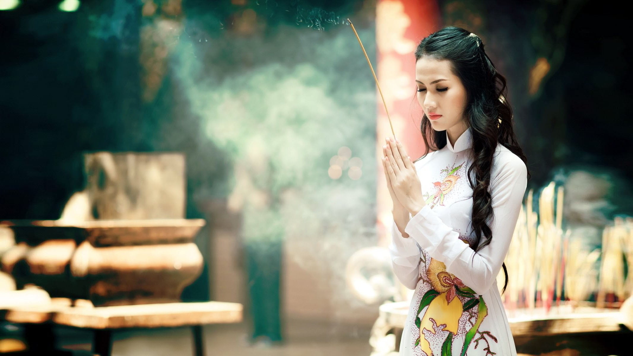 lifestyles, 1080P, holding, one person, looking, closed eyes, hair, long hair, beautiful people, praying, young adult, beauty, hairstyle, adult, women, HD Wallpaper
