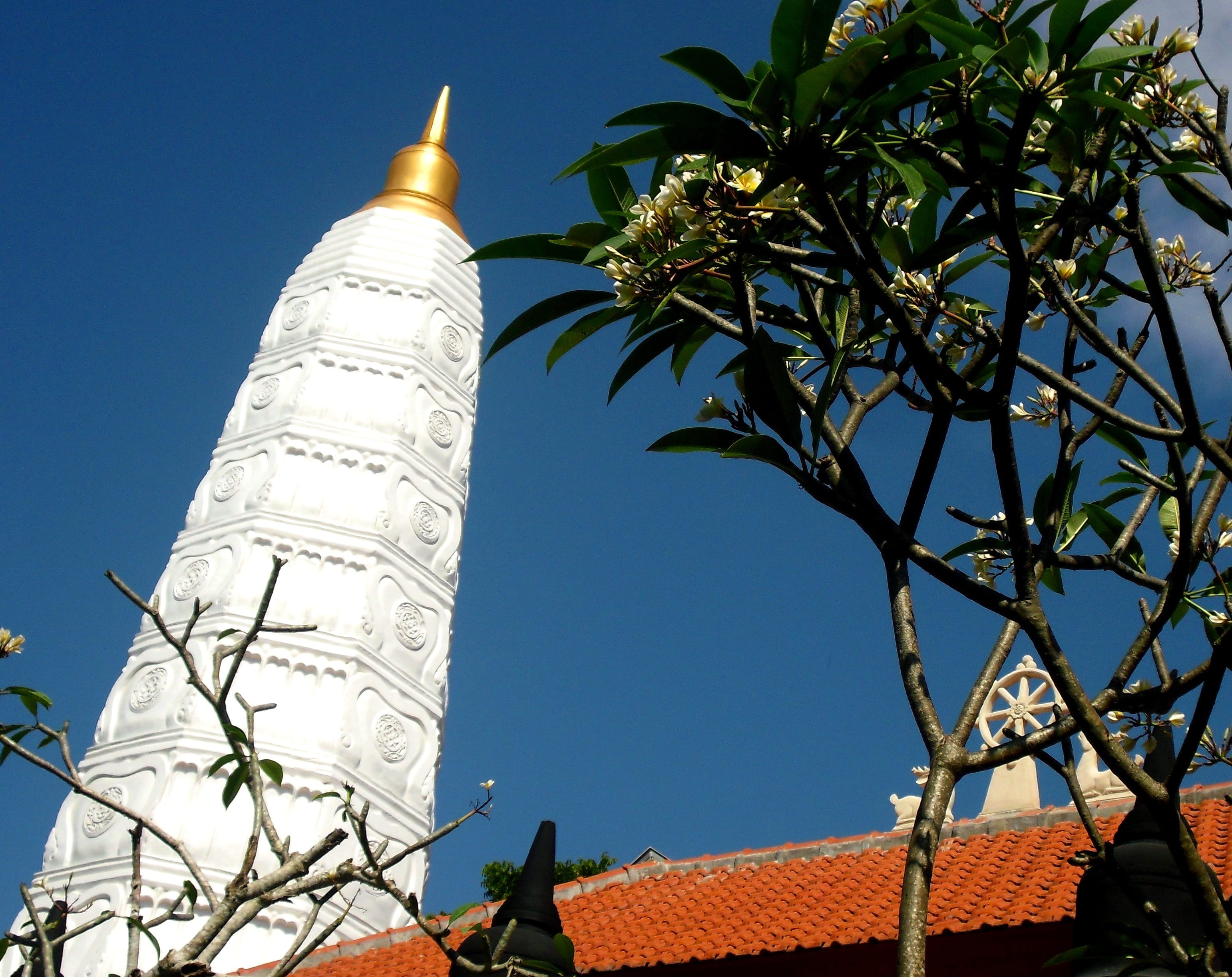 sunlight, building exterior, Bali, tree, monument, buddhism, 2K, building, Vihara, clear sky, outdoors, religon, nature, spire, travel destinations, tower, HD Wallpaper