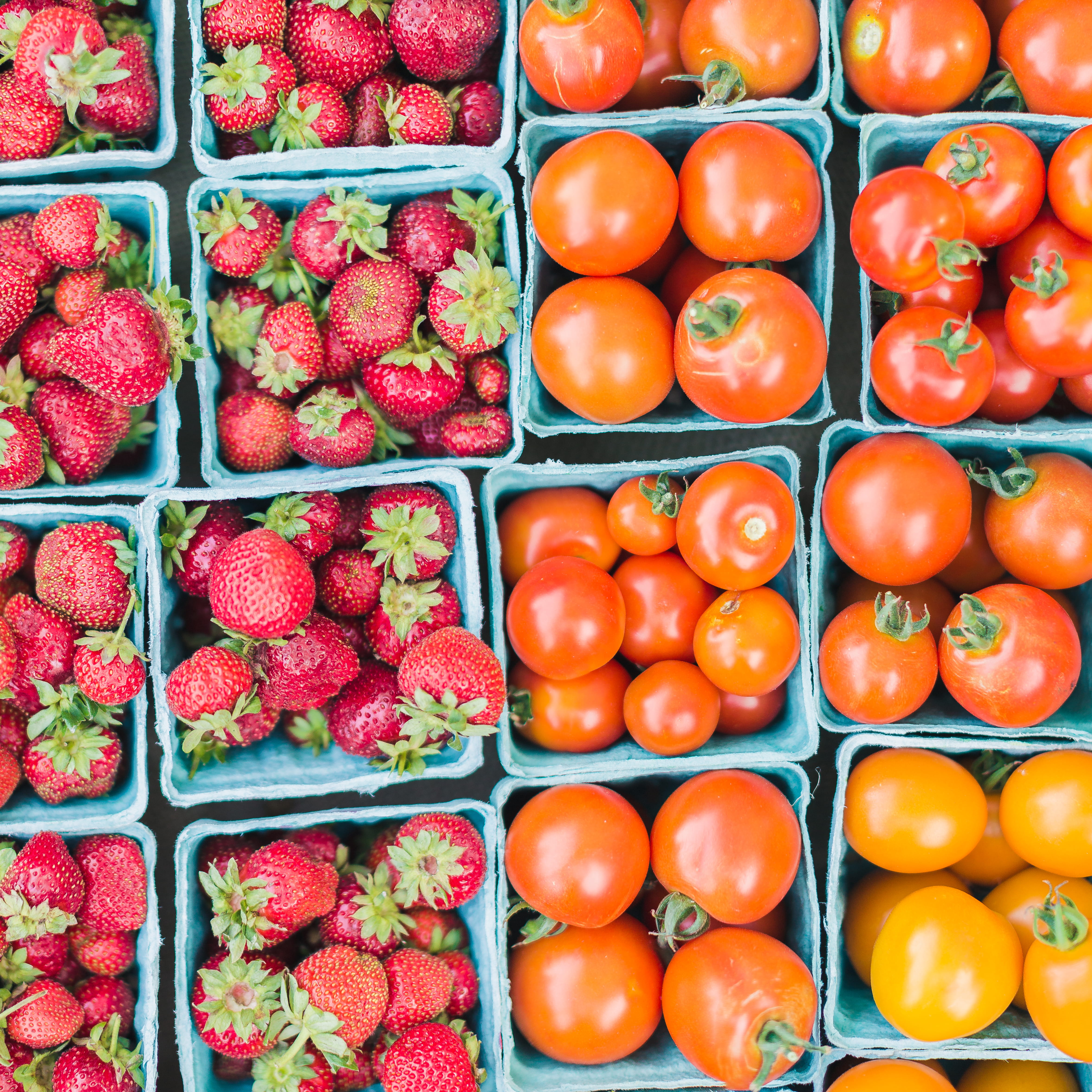 tomato, farm, box, healthy eating, red, ripe, bowl, 4K, food and drink, plant, harvest, retail, freshness, wellbeing, food, strawberry, no people, lay, Phone HD Wallpaper