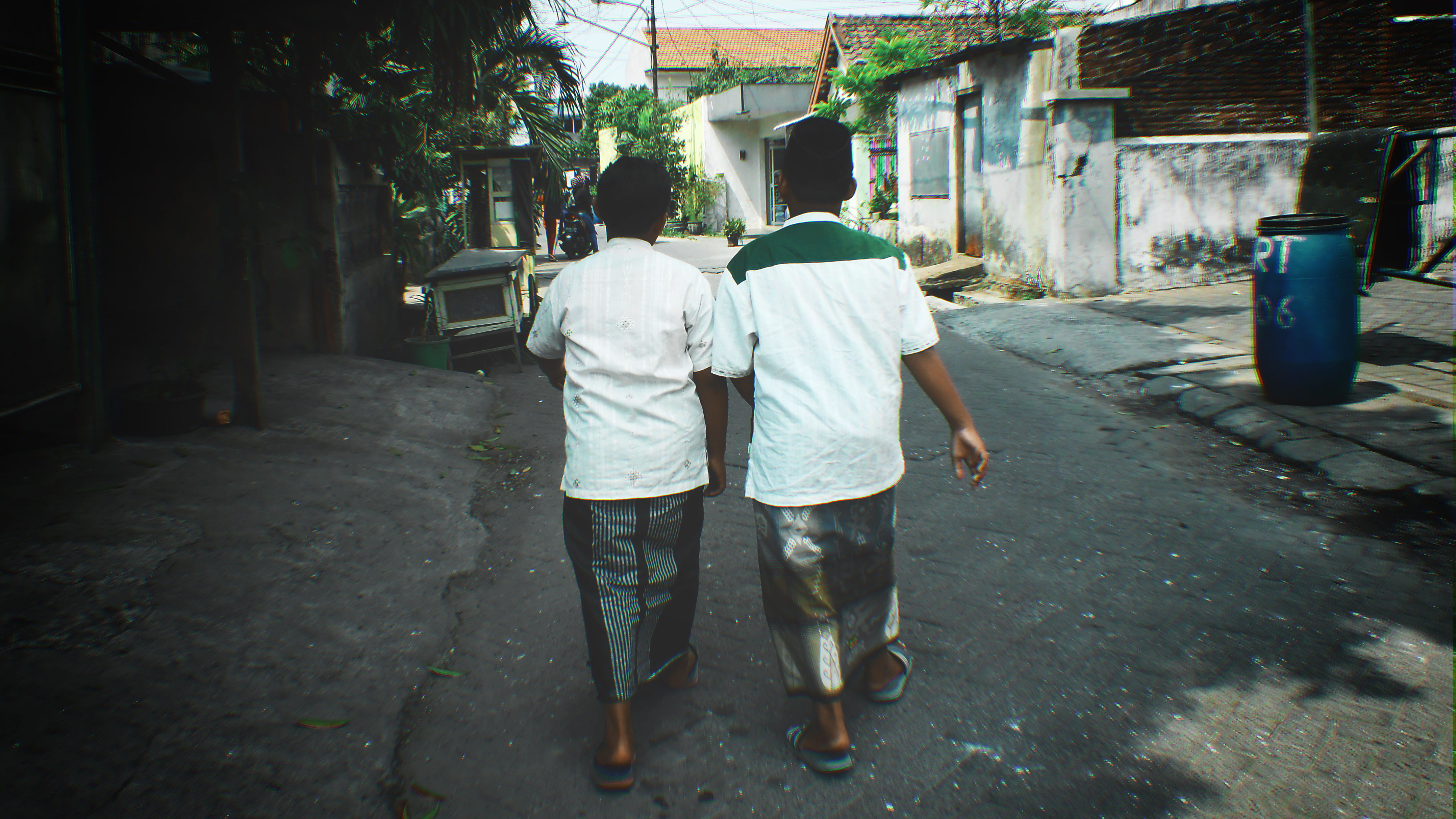 shalat, casual clothing, moslem, surabaya, spiritual, people, friday, full length, men, alley, kampung, two people, adult, togetherness, 4K, walk, path, HD Wallpaper