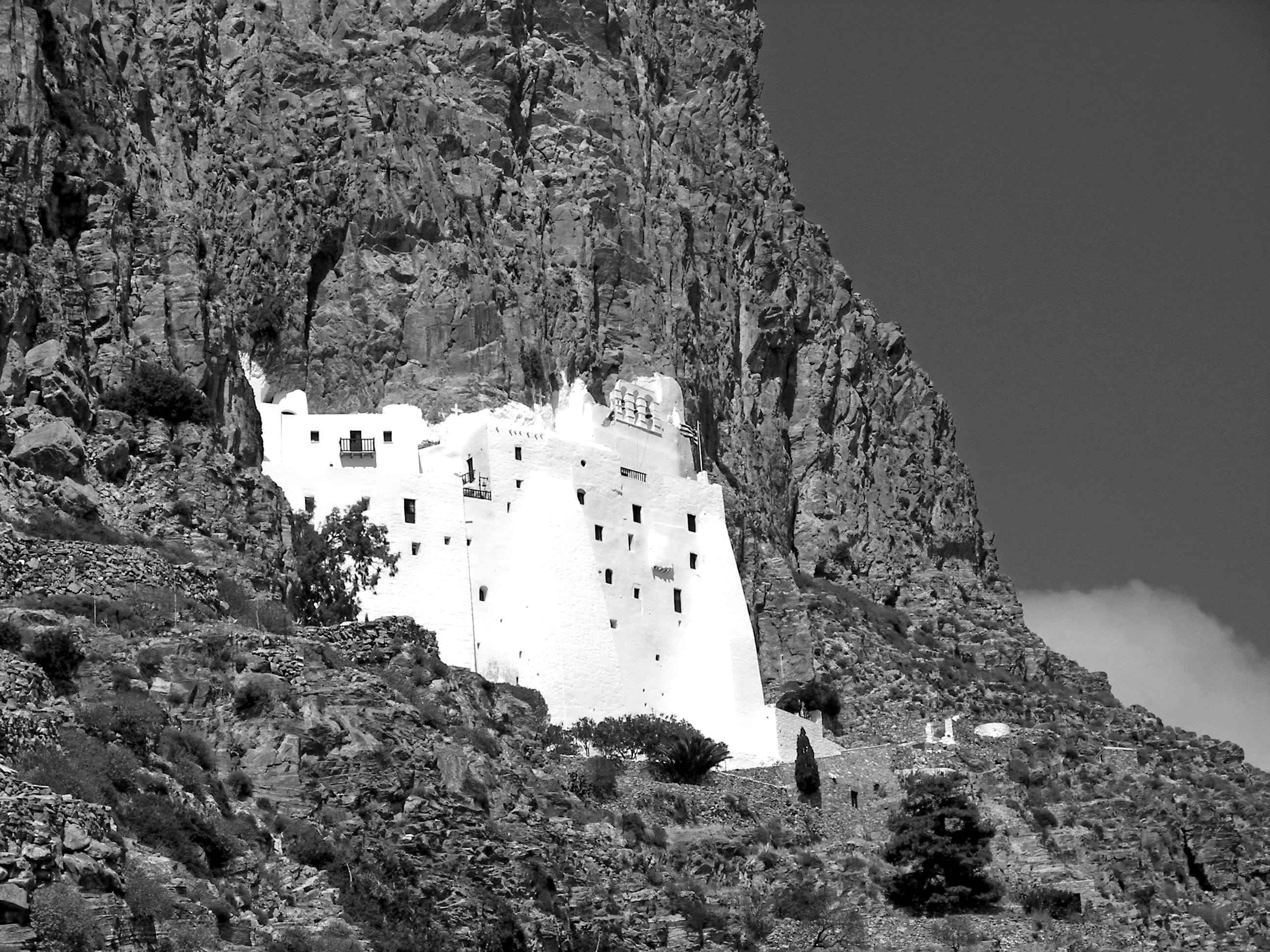 building, 2K, solid, rock, cliff, monochrome, tree, religion, no people, tourism, formation, Amorgos, Monastery, building exterior, abbey, greyscale, built structure, HD Wallpaper