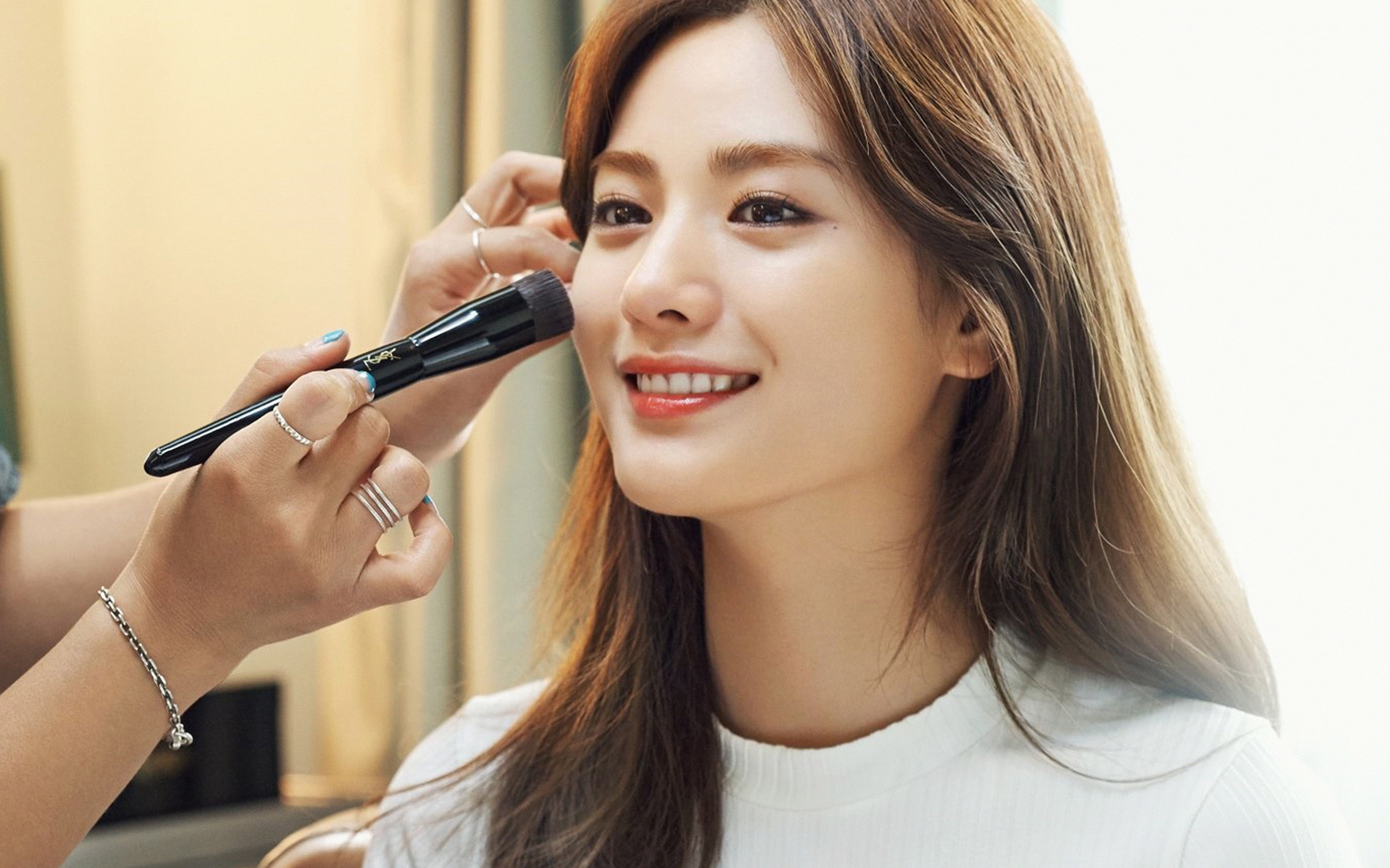 women, beauty product, young adult, adult, make-up, one person, kpop, lifestyles, blush - make-up, applying, 4K, human body part, beauty, beautiful woman, HD Wallpaper