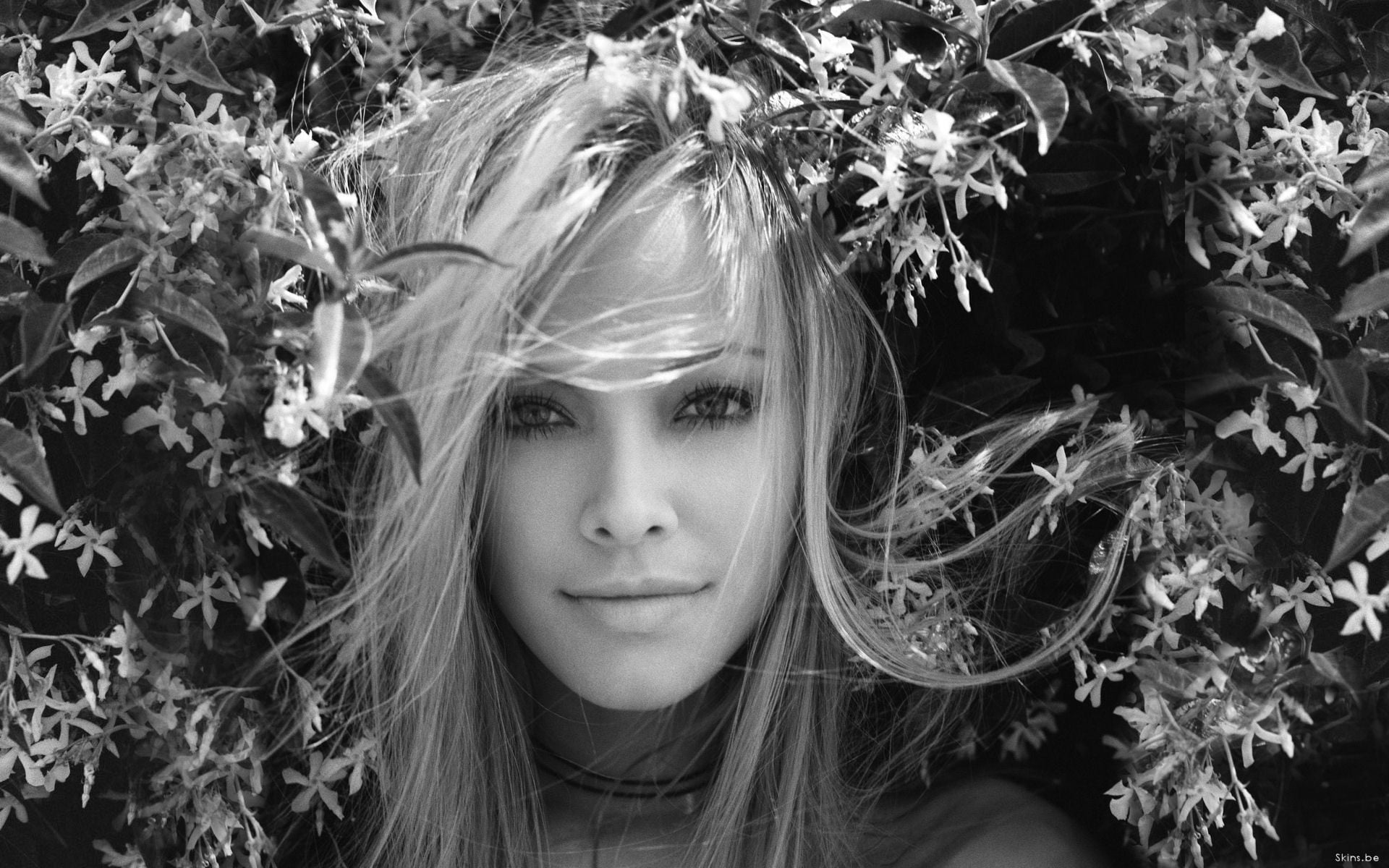 1080P, lifestyles, outdoors, one person, flower, teenager, young women, beautiful woman, looking at camera, growth, beauty, hairstyle, front view, Kristanna Loken, HD Wallpaper