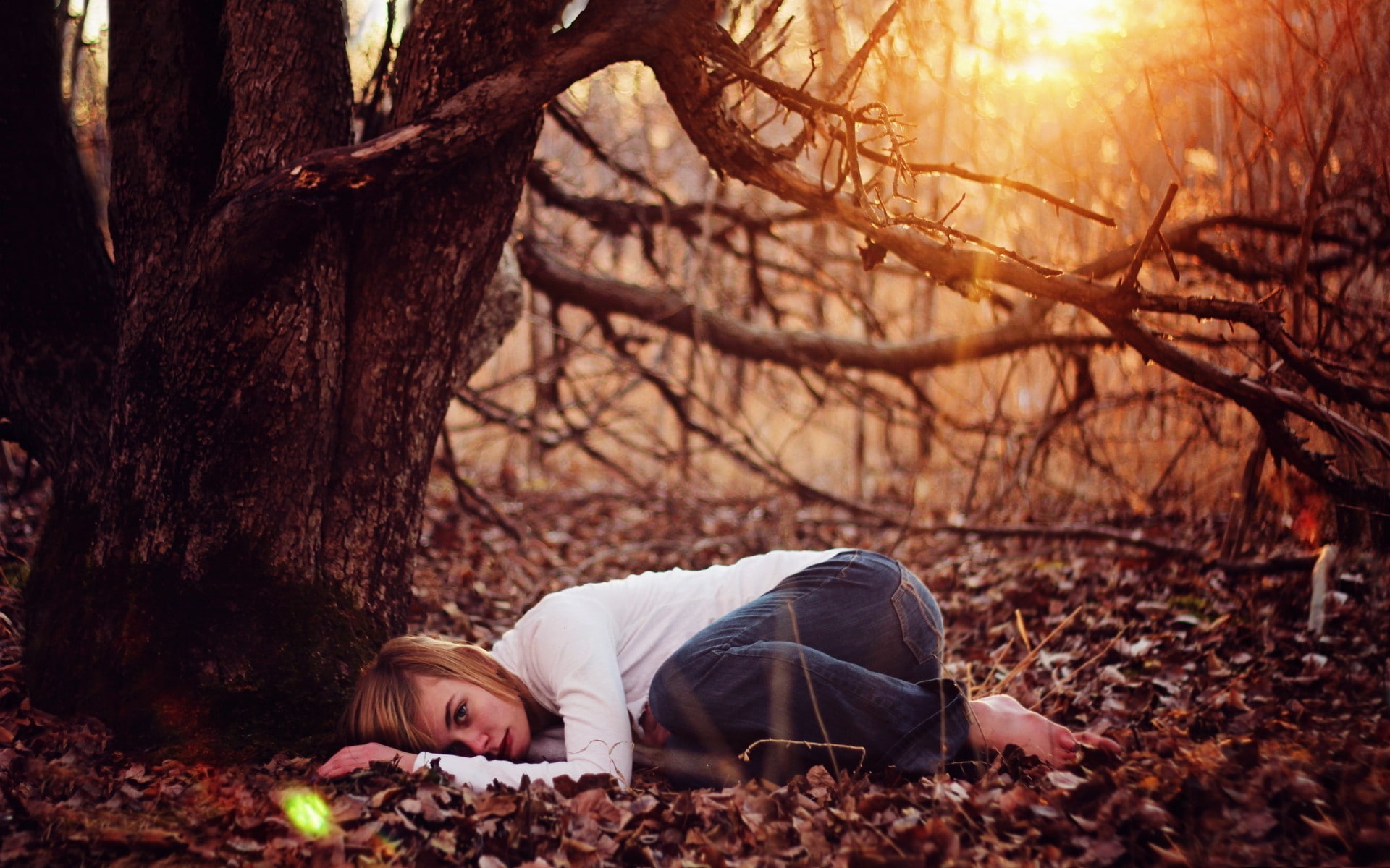 1080P, women, trees, leaves, fall, barefoot, laying on side, HD Wallpaper