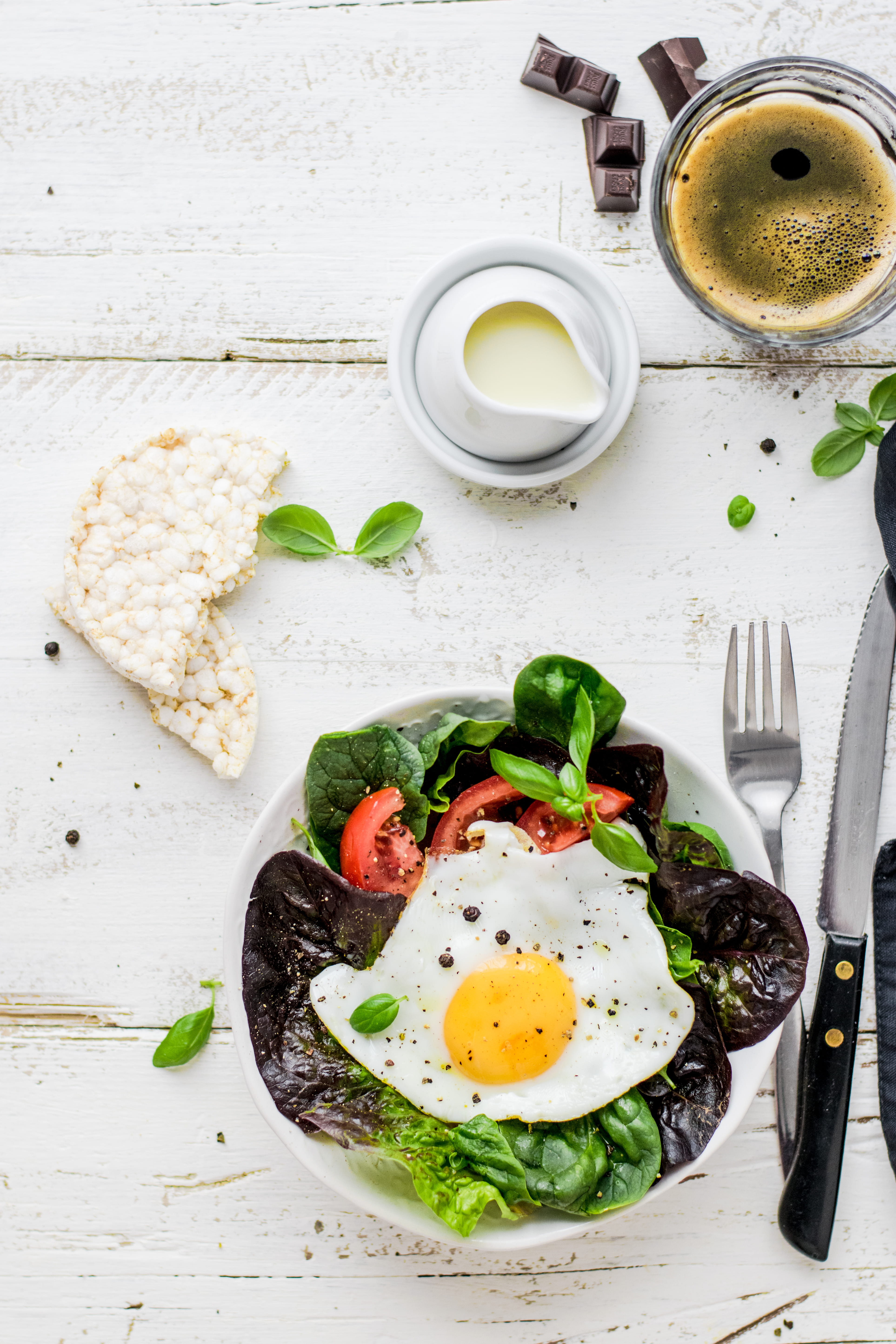 drink, sunny, wellbeing, table knife, photography, eating utensil, ready-to-eat, fried, rice cake, salad, vegetable, tomato, coffee, flatbread, healthy food, Phone HD Wallpaper