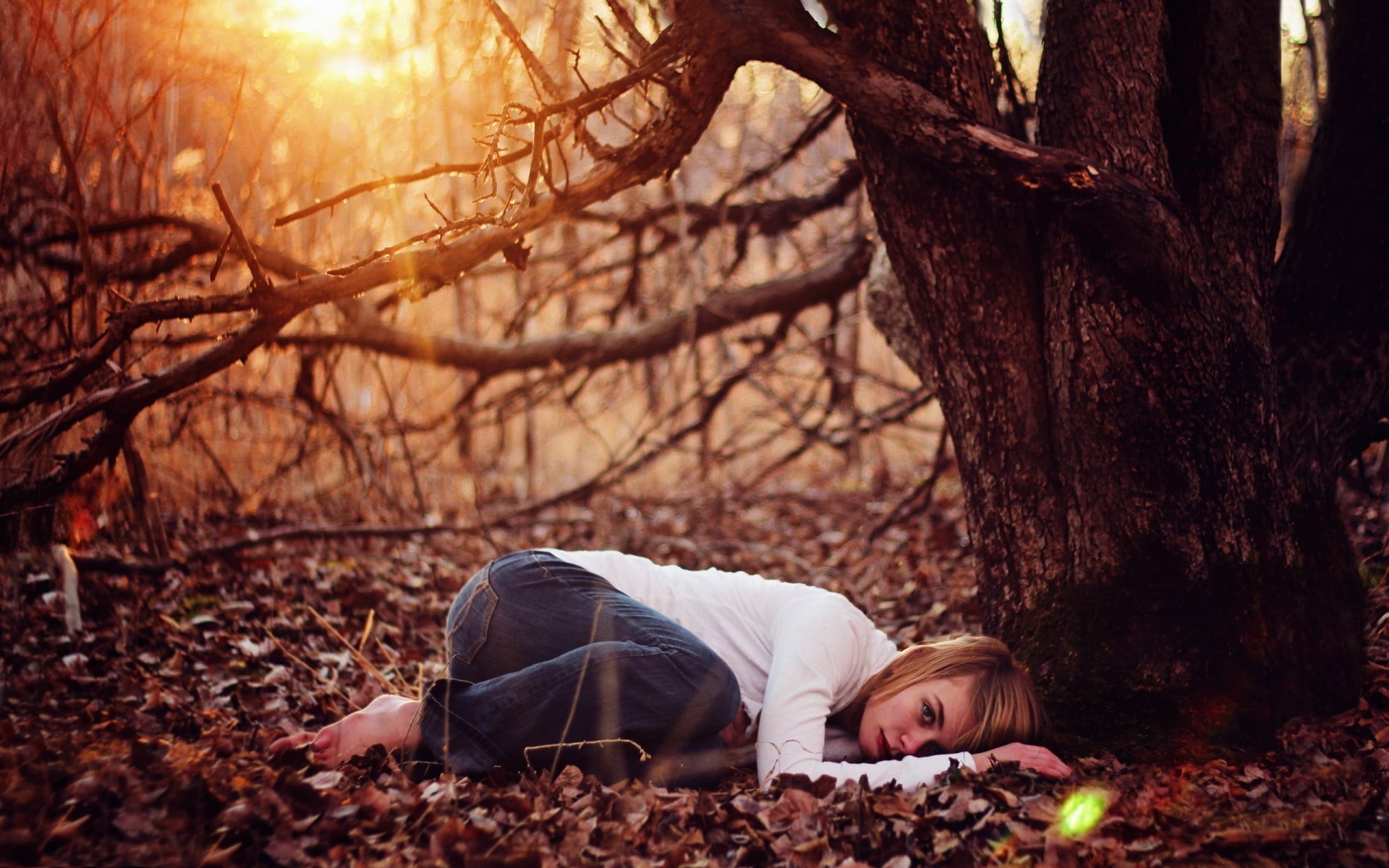 women barefoot fall leaves trees laying on side, 1080P, HD Wallpaper