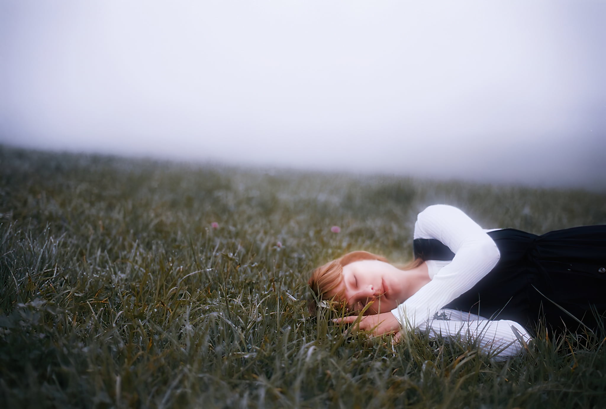 emotion, Hadar Ariel Magar, overcast, laying on side, depth of field, women, mist, 1080P, outdoors, lying down, grass, women outdoors, HD Wallpaper