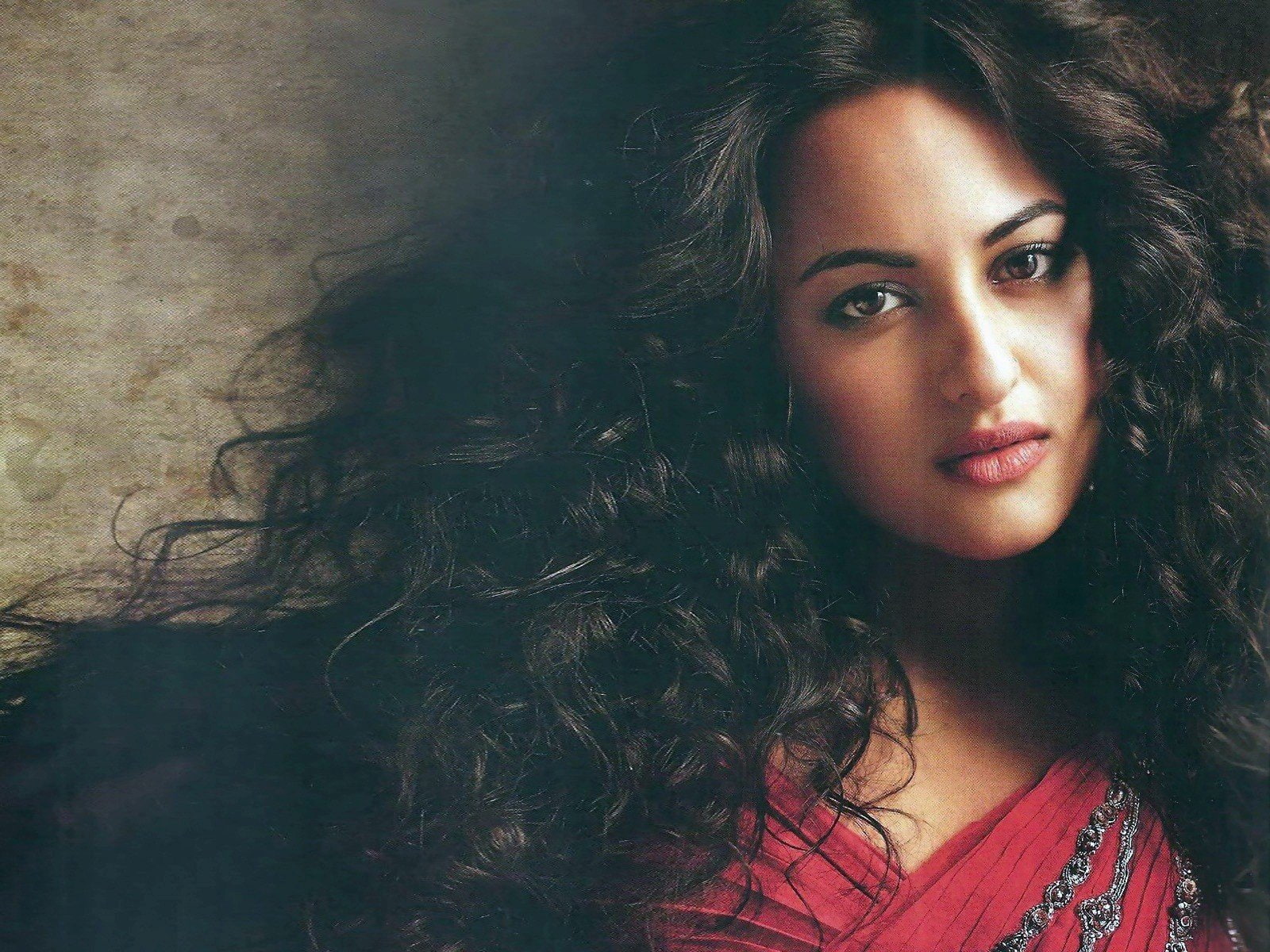 sonakshi, model, indian, sinha, bollywood, actress, babe, 720P, HD Wallpaper