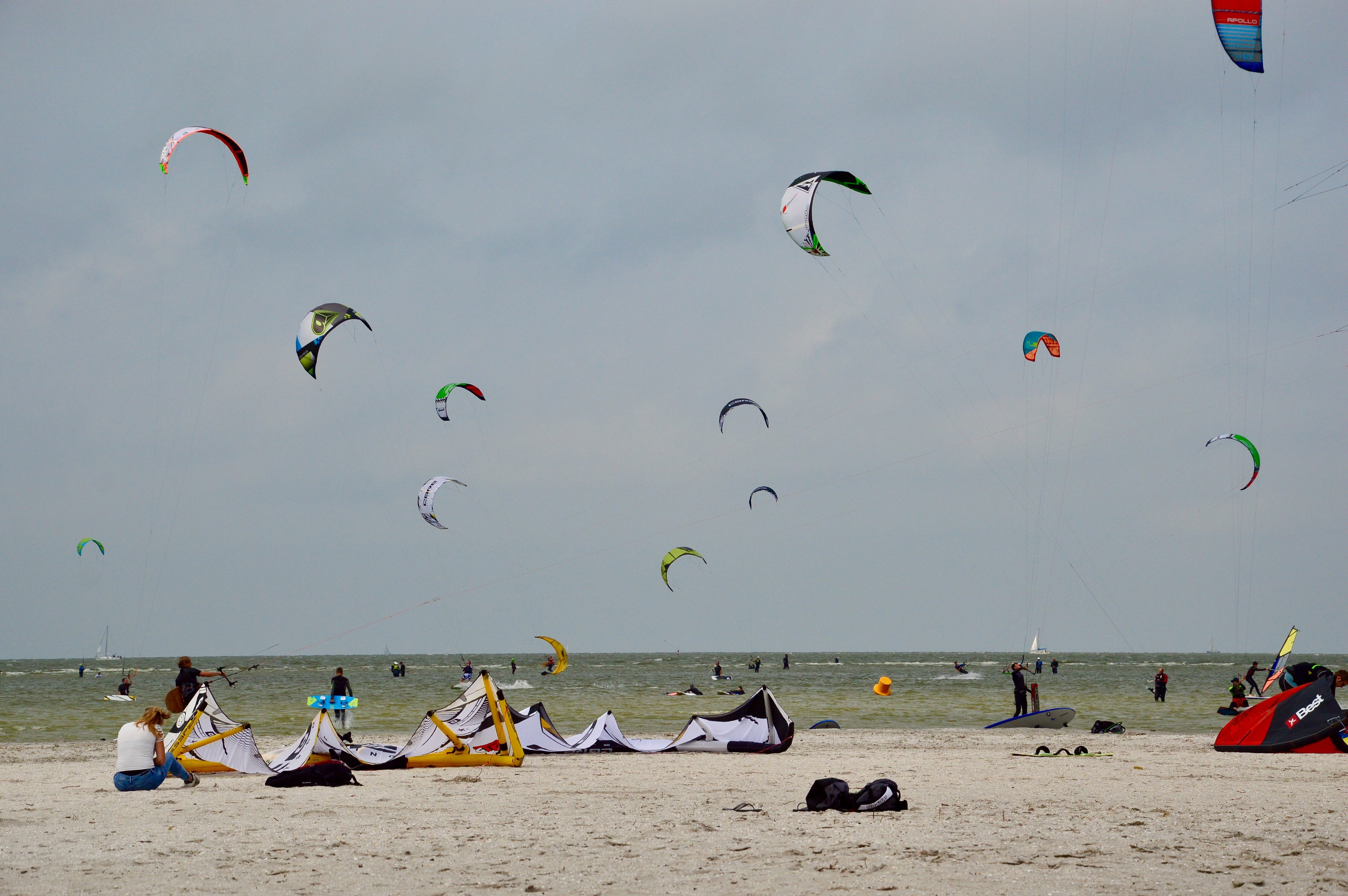 land, sea, horizon, ocean, surf, extreme, sky, kite surfing, wind, group of people, trip, kiteboarding, adventure, kitesurfer, kite-surfing, kitesurfing, HD Wallpaper