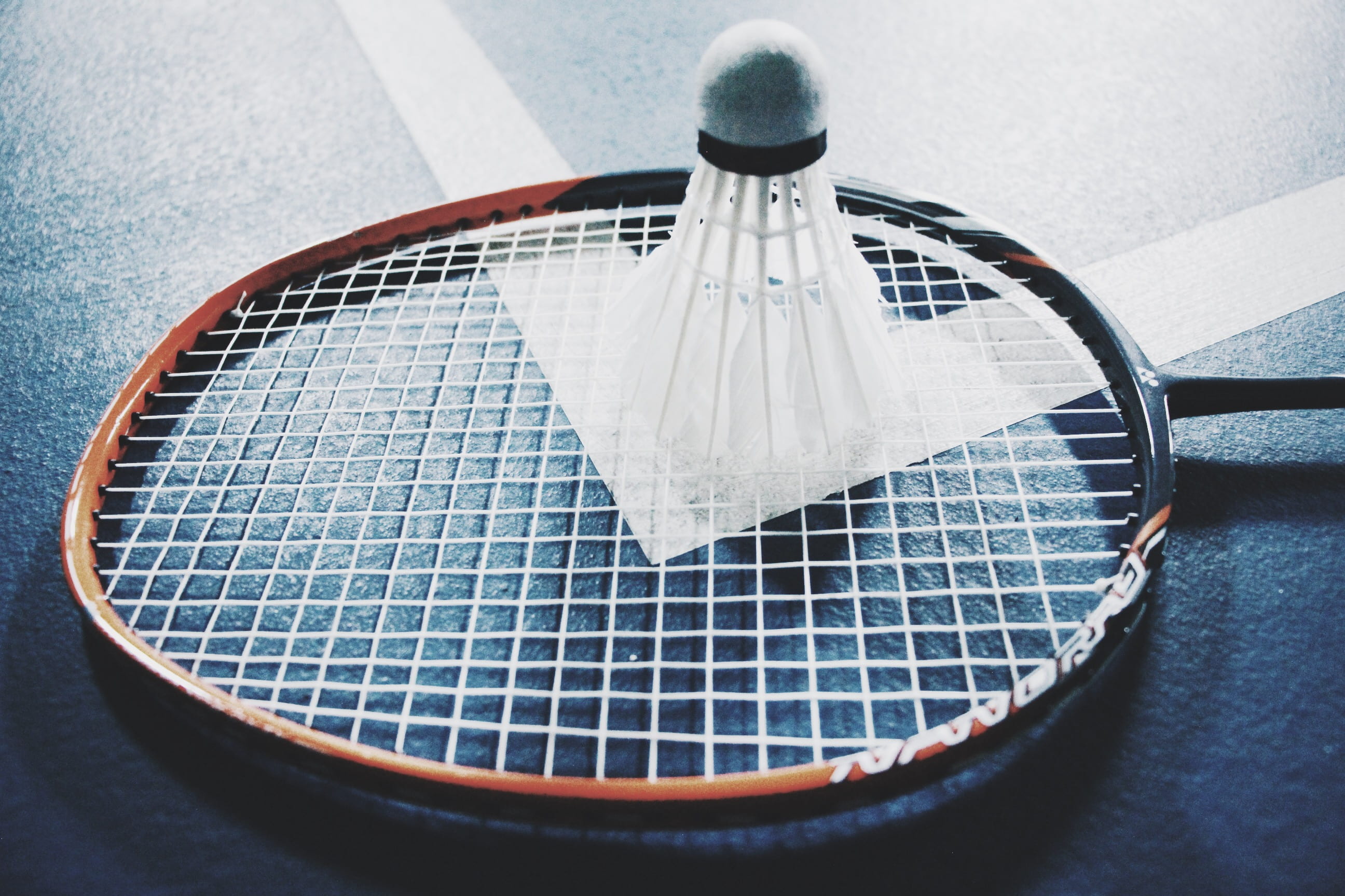 placed, 2K, floor, metal, brown, barrel, absence, racket sport, light, tennis racket, orange, table, shuttlecock, close-up, single object, game, pattern, HD Wallpaper