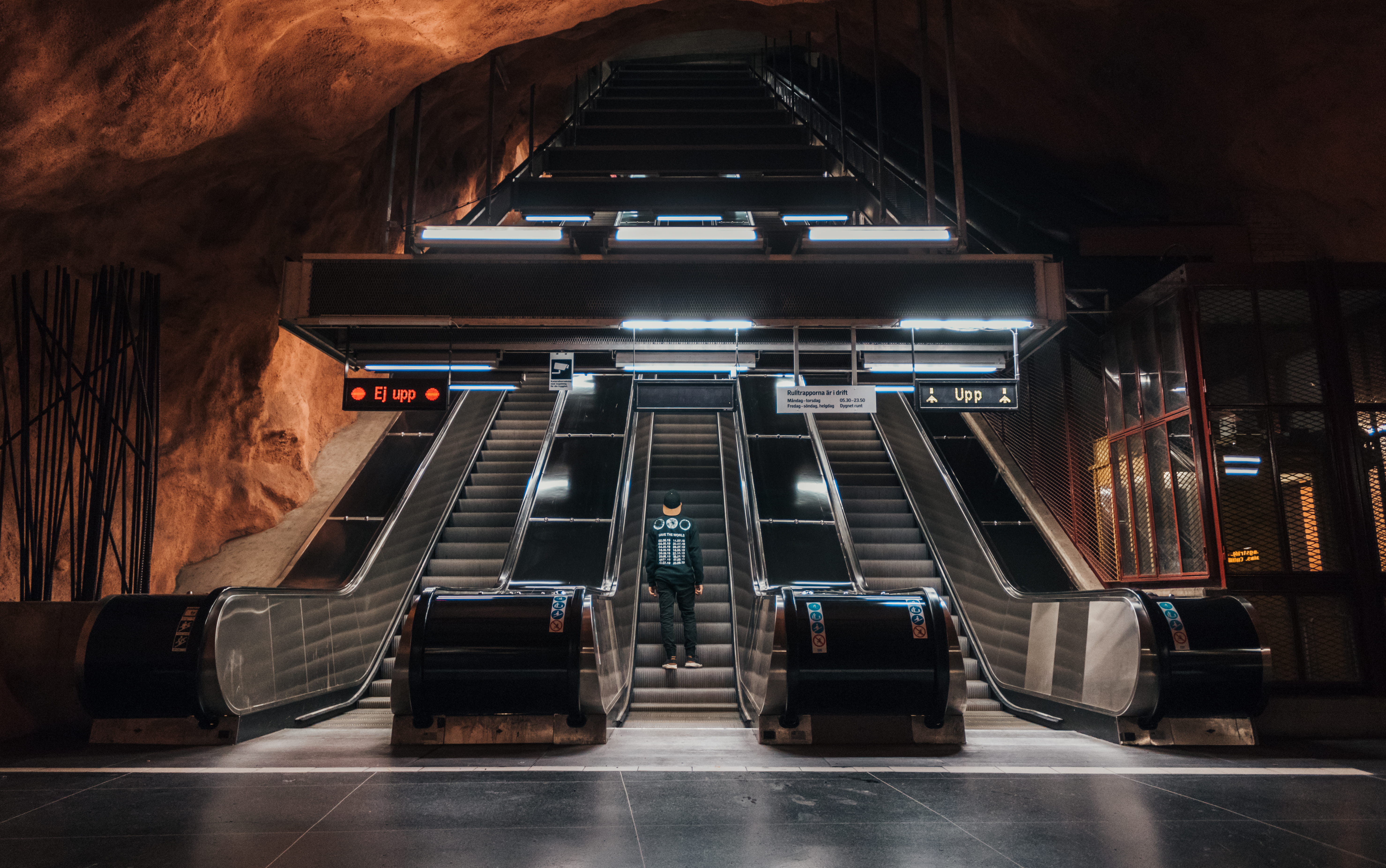 motion, lighting, terminal, built structure, stockholm, escalator, shm, train, indoors, illuminated, train station, staircase, technology, 5K, tiled floor, HD Wallpaper