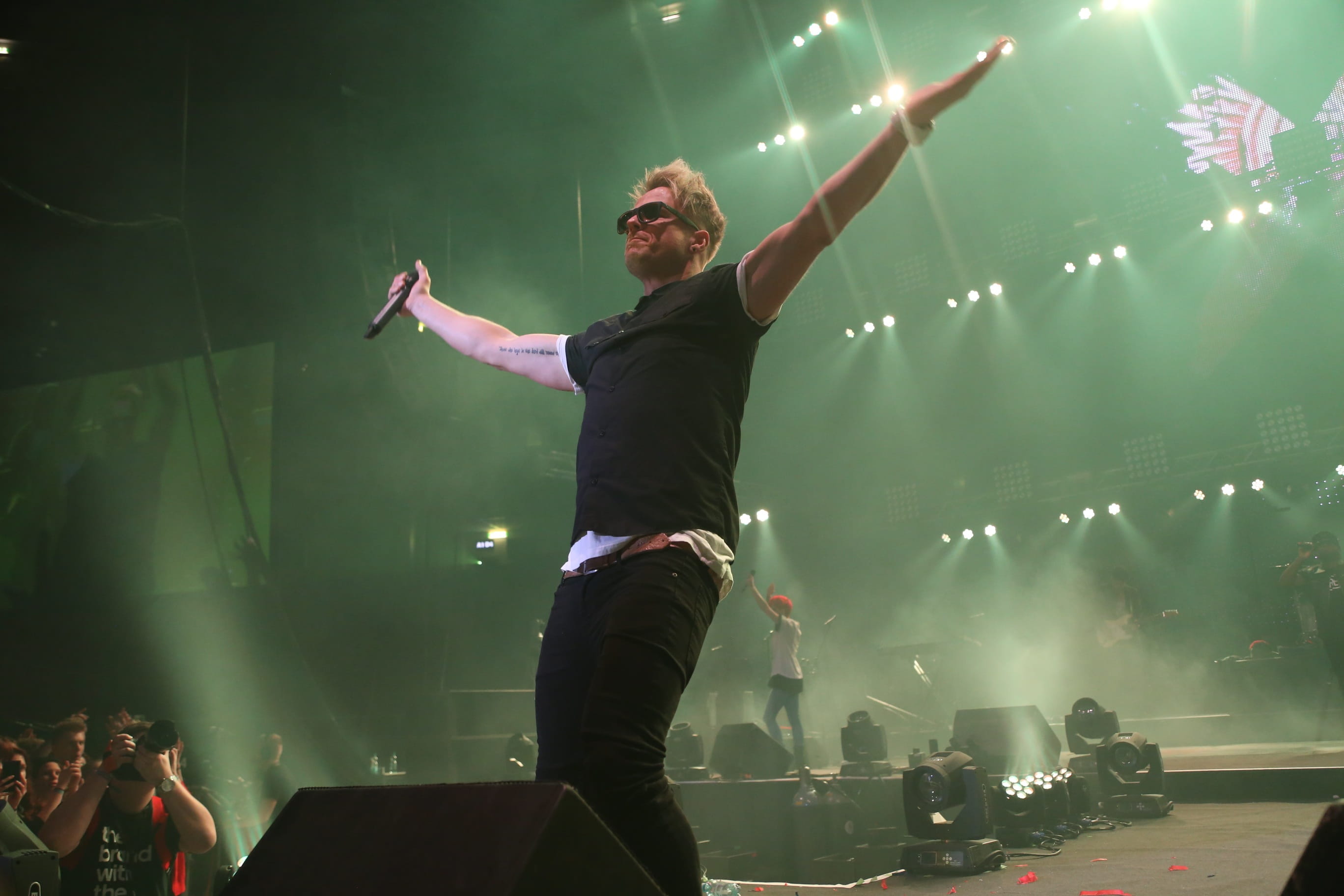 human body part, popular music concert, excitement, enjoyment, the gig, music, Lz7, arts culture and entertainment, stage, lifestyles, emotion, performance, HD Wallpaper