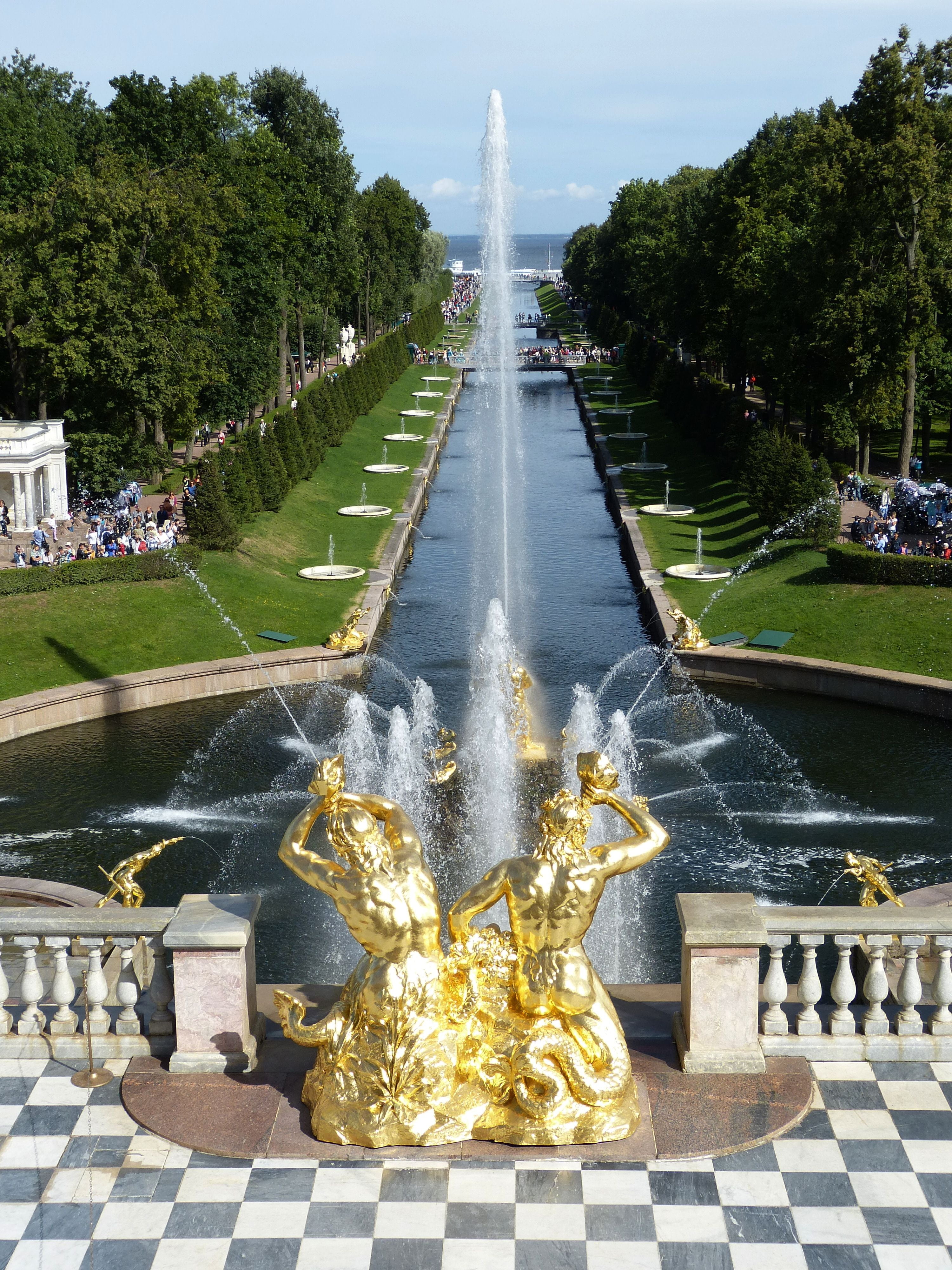 spraying, city, historically, travel destinations, channel, sculpture, outdoors, day, tree, st petersburg, sankt petersburg, statue, palace, water, stairs, Phone HD Wallpaper