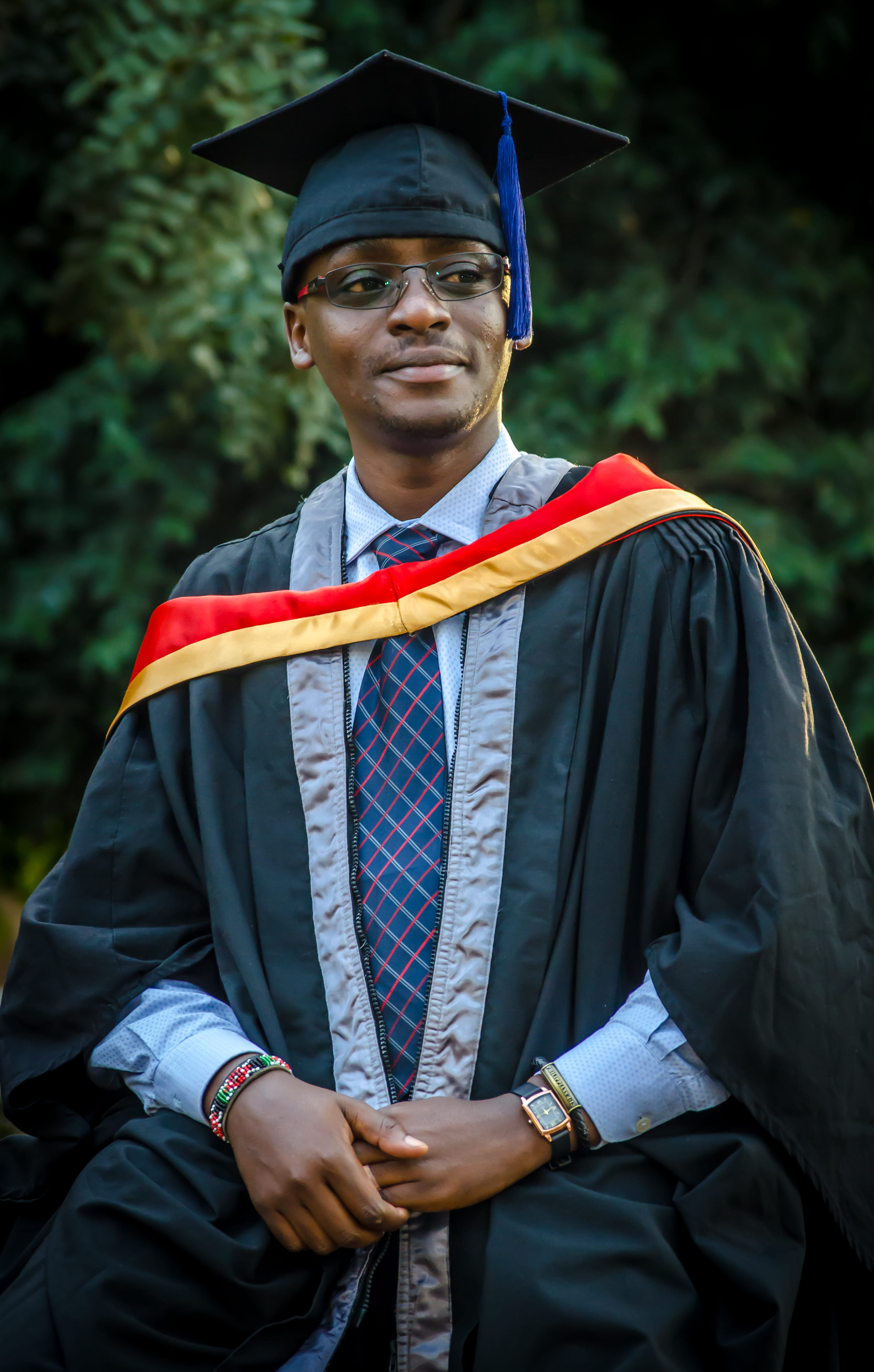 graduation, real people, 4K, young adult, standing, mortarboard, student, clothing, spectacles, degree, looking at camera, day, portrait, administration, Phone HD Wallpaper