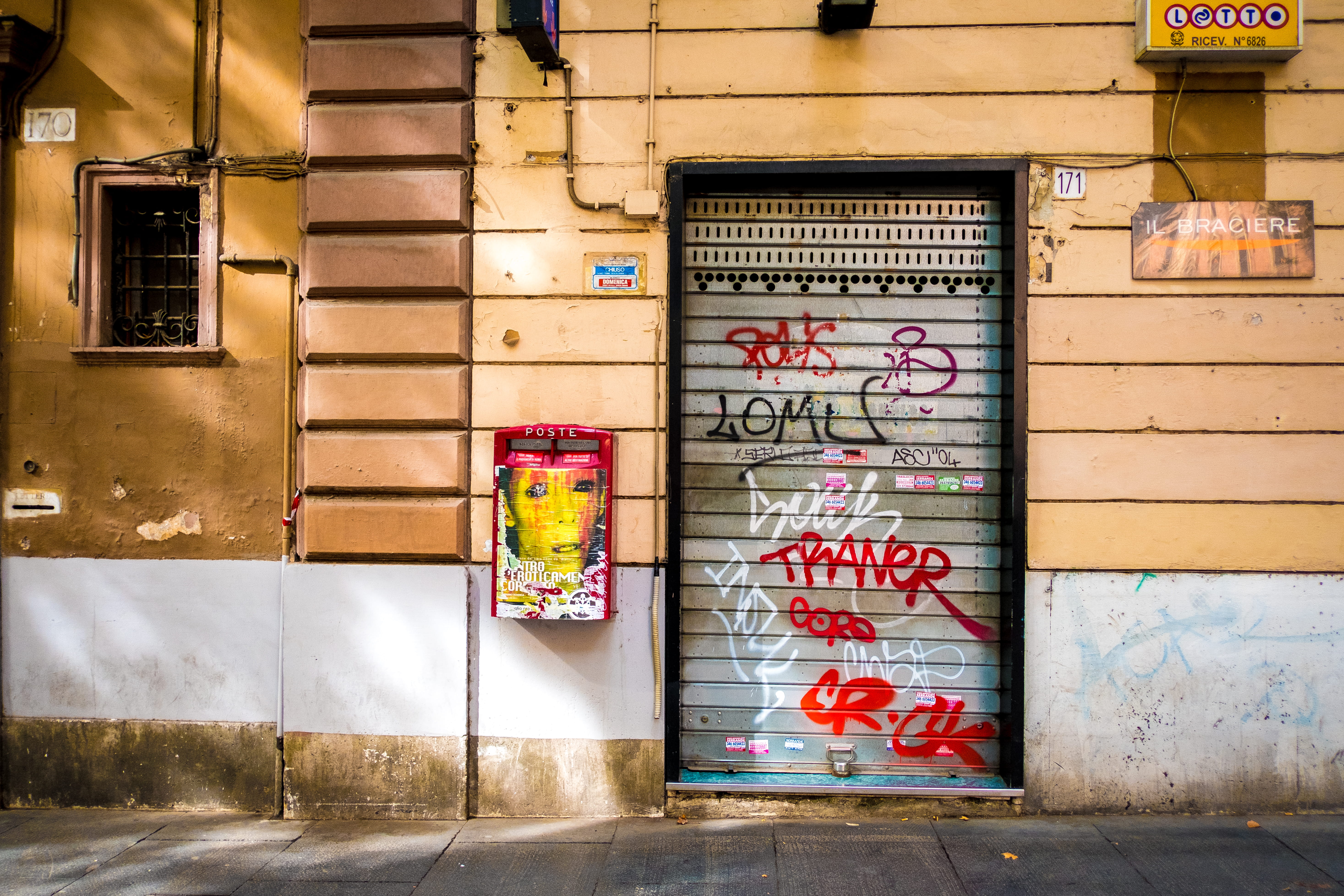 top, building exterior, roll, creativity, art and craft, roller, grafitti, gate, door, script, graffiti, architecture, day, closed, sign, text, 5K, built structure, HD Wallpaper