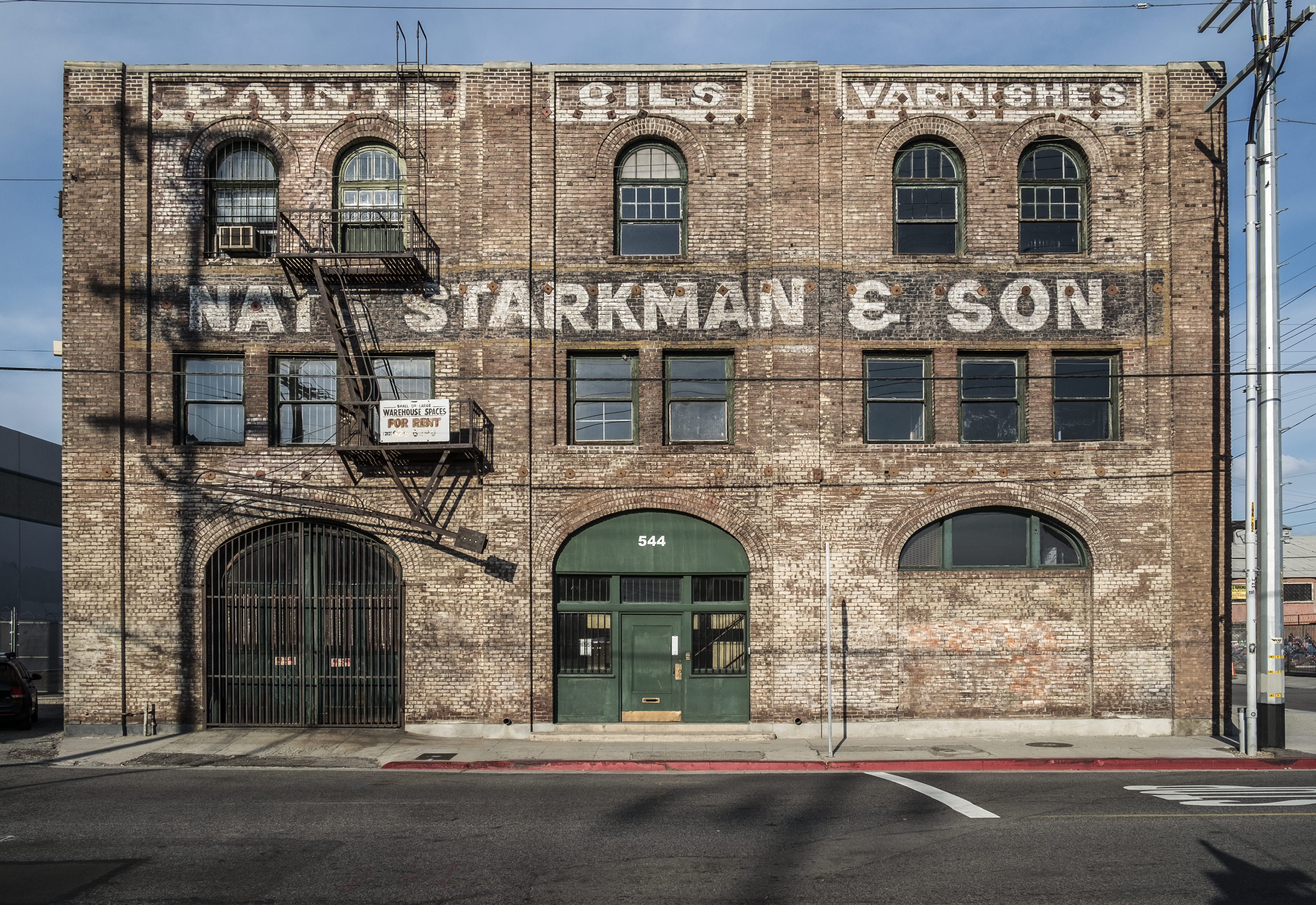 urban, built structure, building, pavement, no people, buildings, road, city, communication, day, door, old, vintage, residential district, sign, architecture, HD Wallpaper