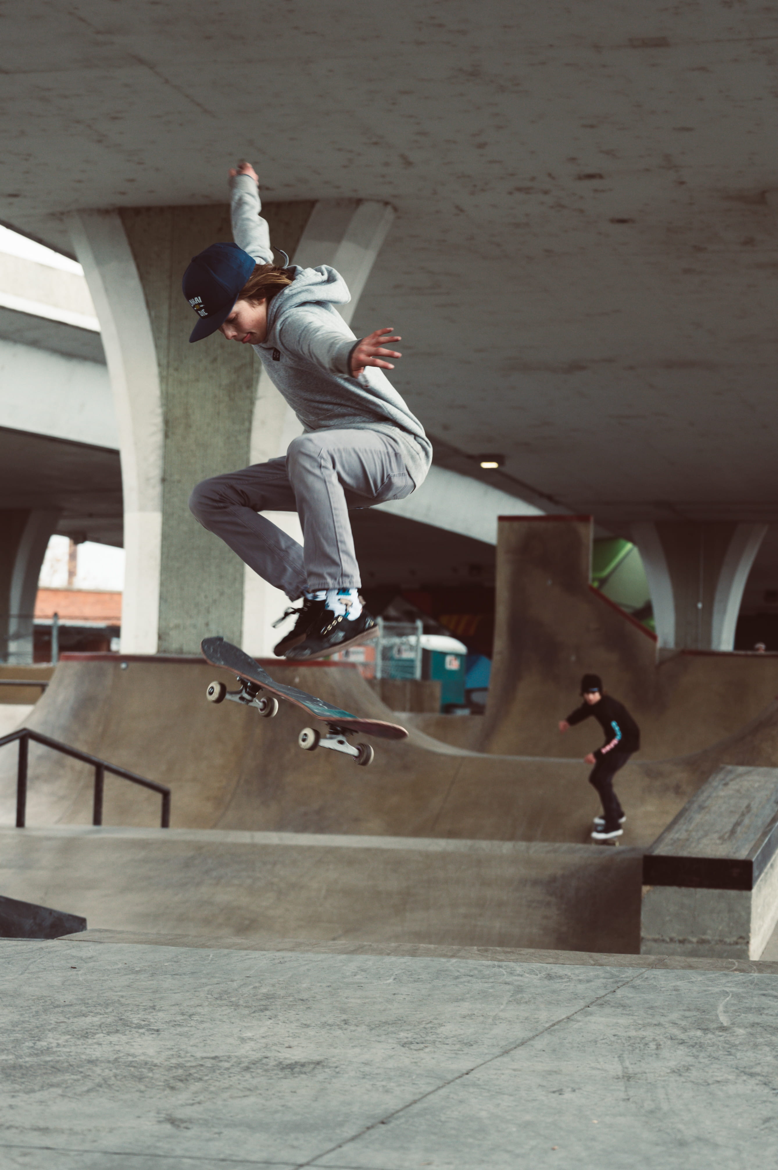 jumping, one person, 4K, focus, skateboard park, full length, skate, mid-air, built structure, sports equipment, skill, architecture, skater, stunt, selective, Phone HD Wallpaper