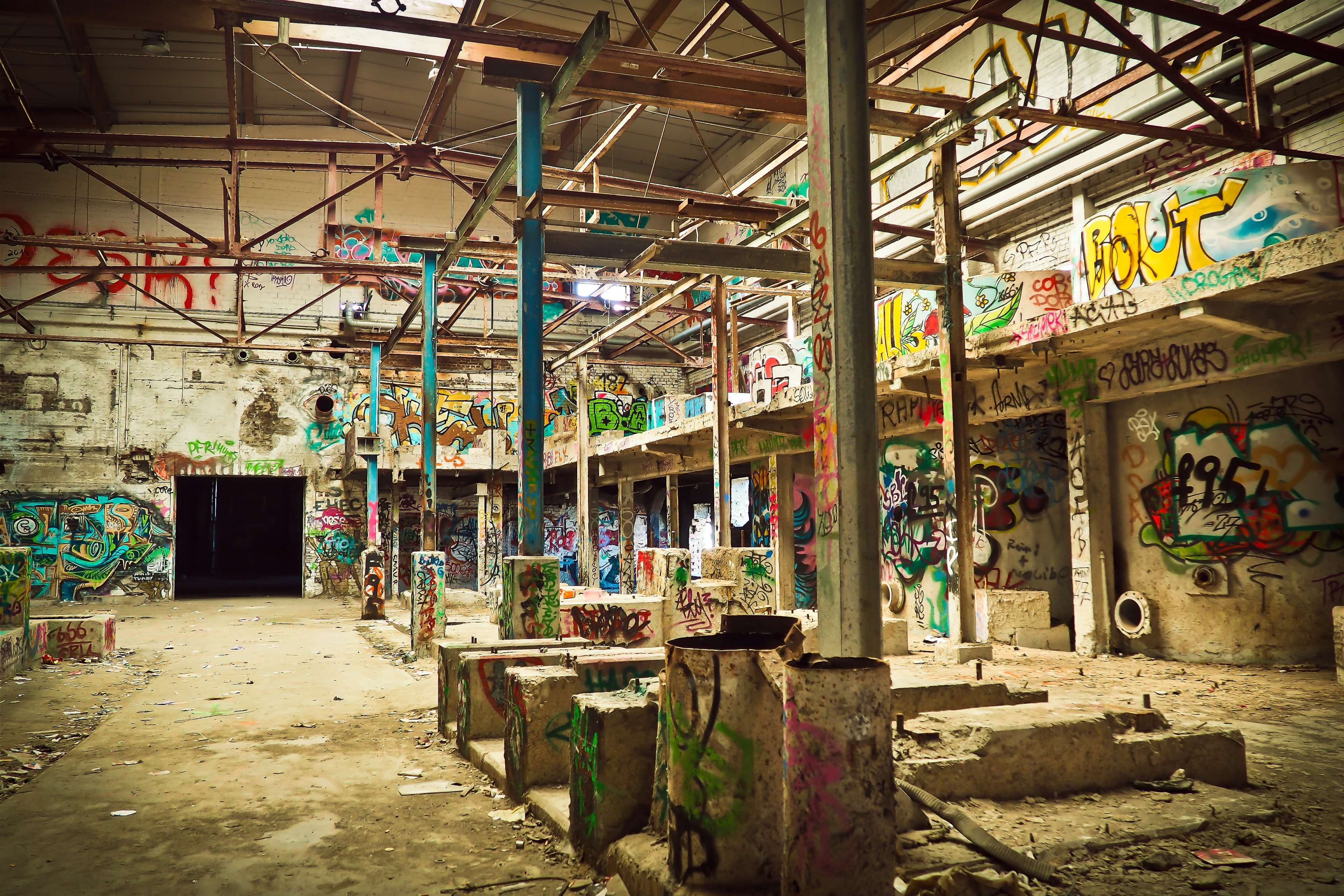 damaged, architecture, graffiti, industry, dirty, no people, domestic room, deterioration, run-down, paintings, messy, dilapidated, factory, 4K, abandoned, HD Wallpaper
