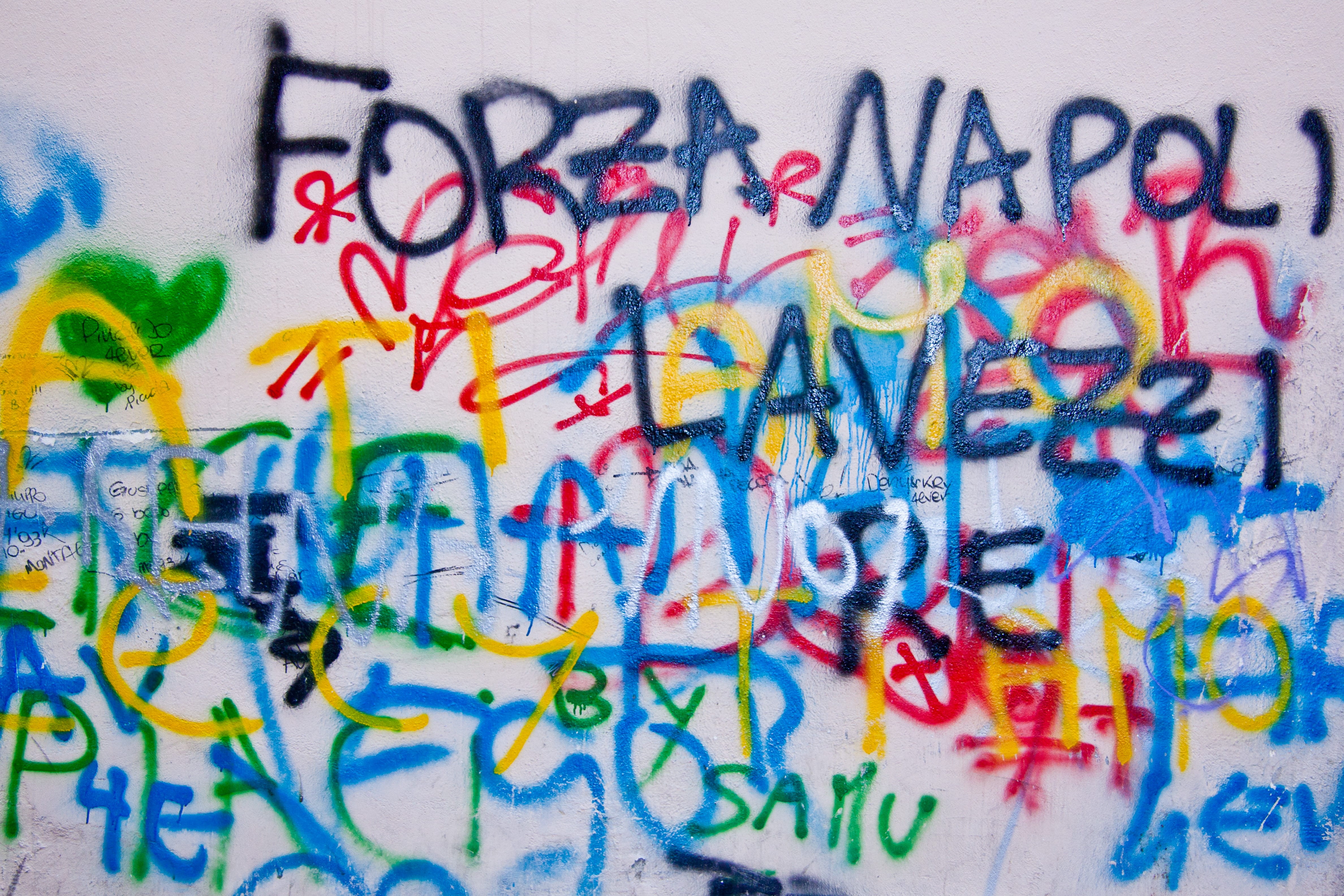 architecture, facade, home, surface, wall, no people, 4K, paint, graphic, vandalism, white, sprayer, creativity, close-up, western script, grunge, messy, HD Wallpaper