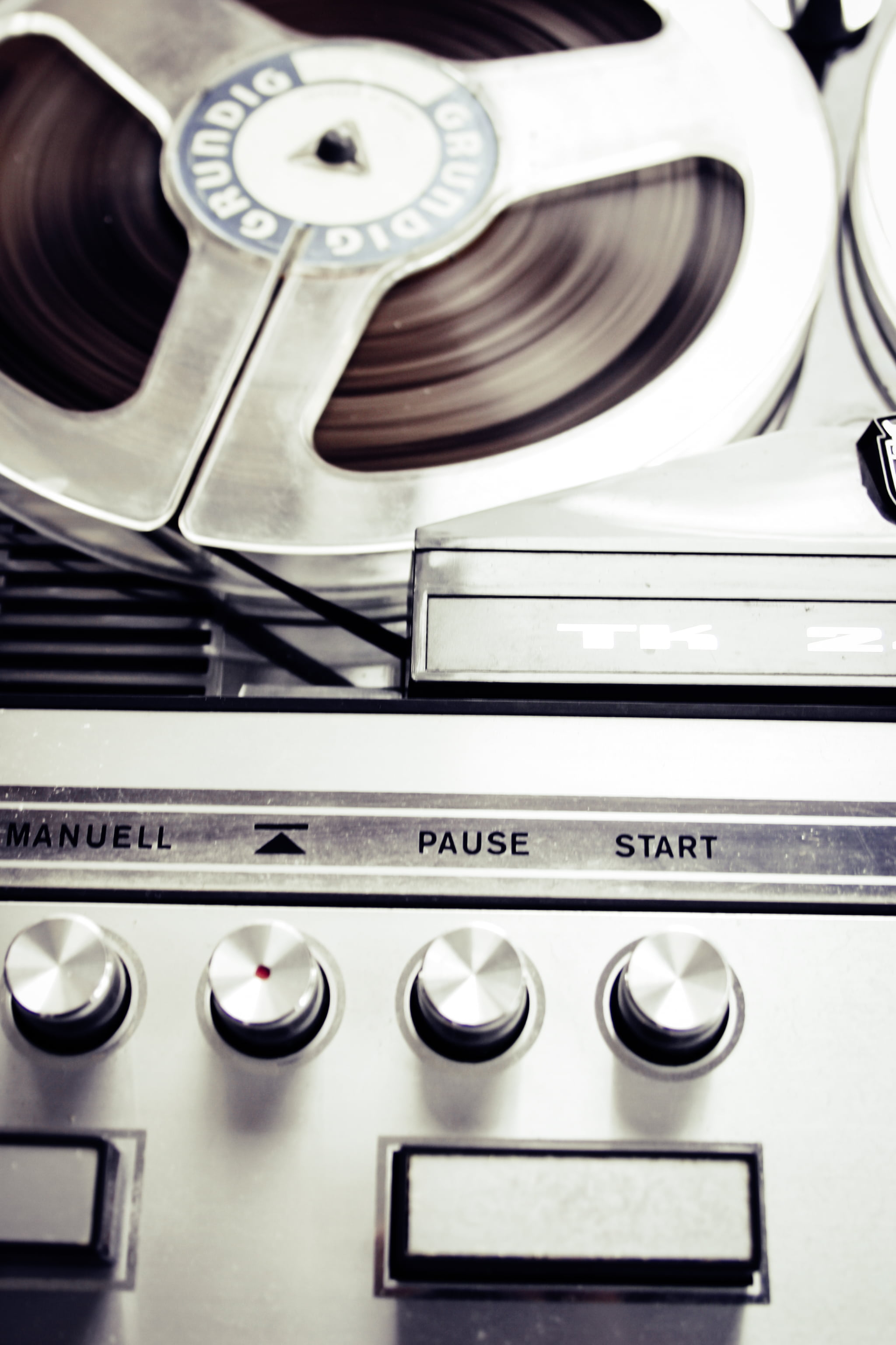 electrical equipment, vinyl, star, music, domestic kitchen, record, no people, 2K, home, control, steel, metal, pause, alloy, domestic room, indoors, equipment, Phone HD Wallpaper