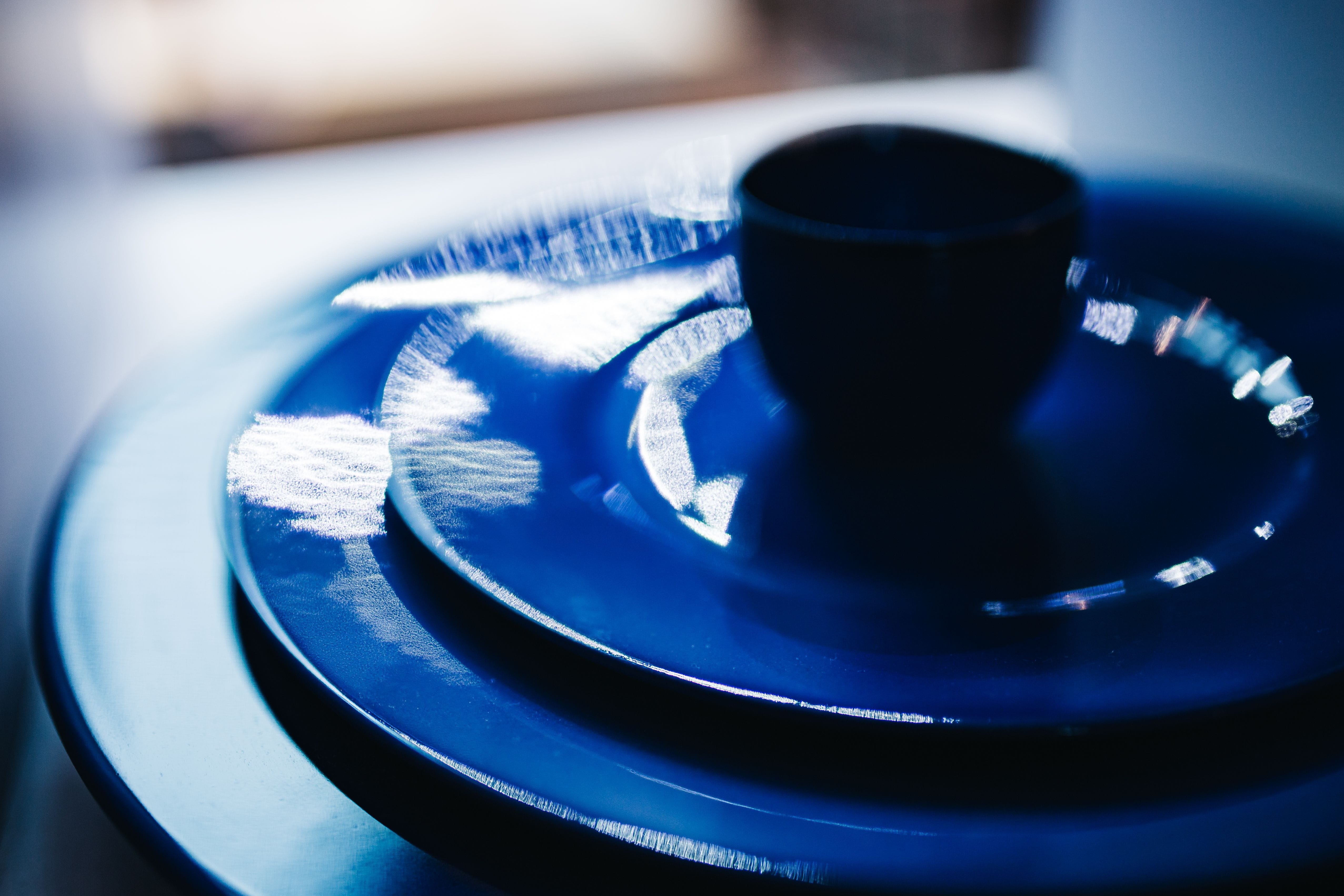 extreme close-up, tea cup, Collection, dishes, domestic room, blue, kitchen, indoors, stove, tablecloth, kitchenware, table, 4K, no People, drink, coffee cup, HD Wallpaper