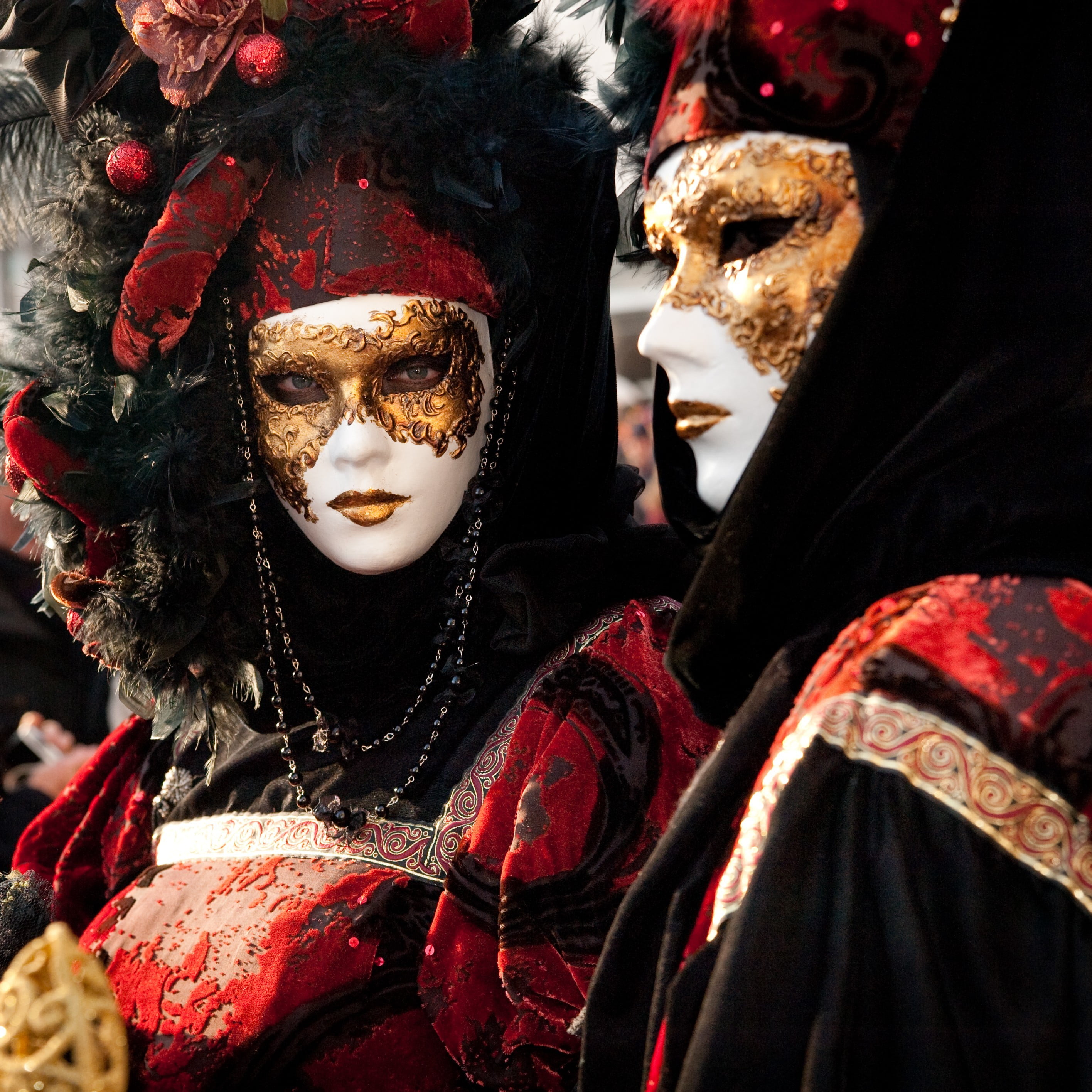 2K, white, man, clothing, disguise, Venice, unrecognizable person, mask - disguise, obscured face, people, costume, mystery, human representation, holuday, Phone HD Wallpaper