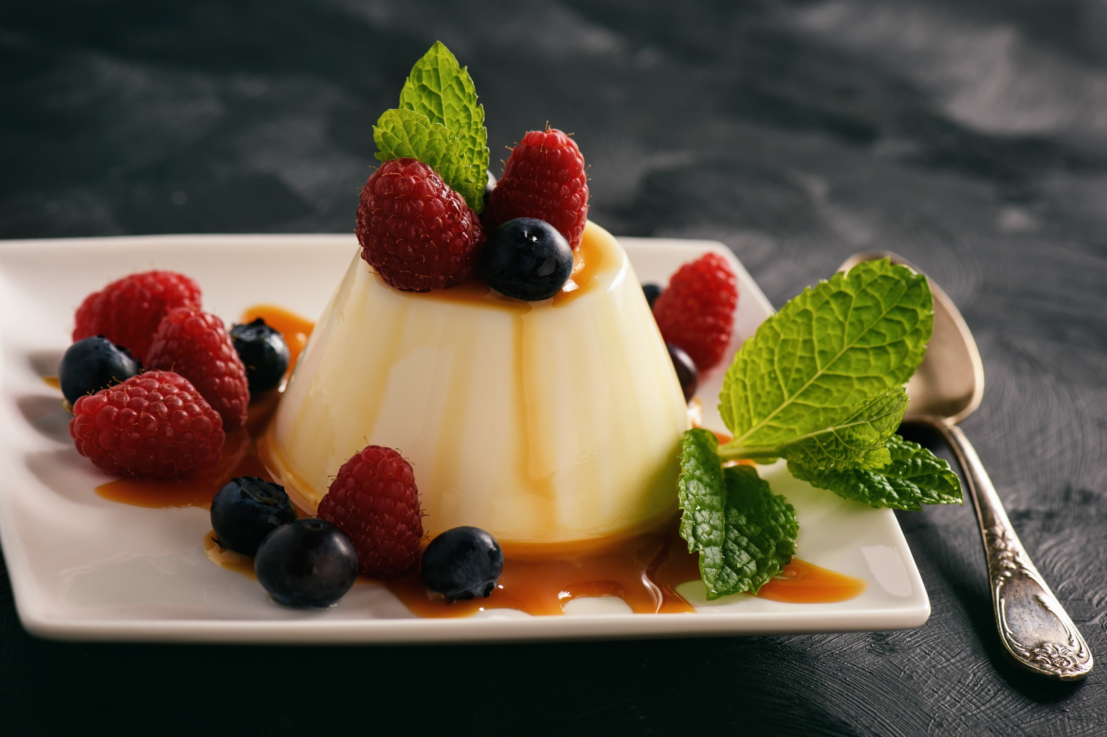 indoors, plate, freshness, strawberry, no people, sweet food, sweet, raspberry, dessert, berry fruit, herb, leaf, mint leaf - culinary, food and drink, HD Wallpaper