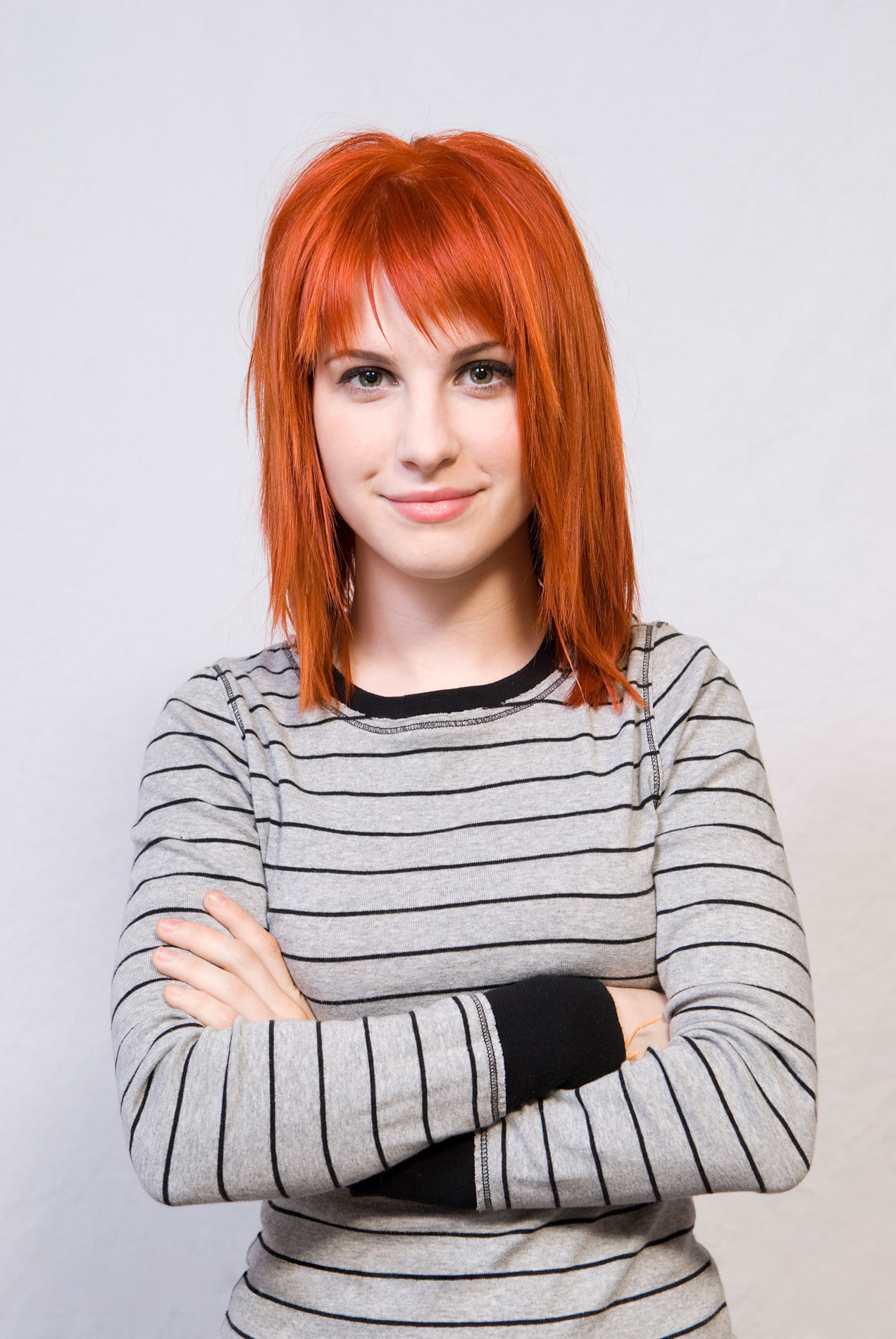 portrait, adult, fashion, hairstyle, beautiful woman, young adult, studio shot, singer, smiling, 720P, teenager, beauty, women, one person, redhead, dyed red hair, Phone HD Wallpaper